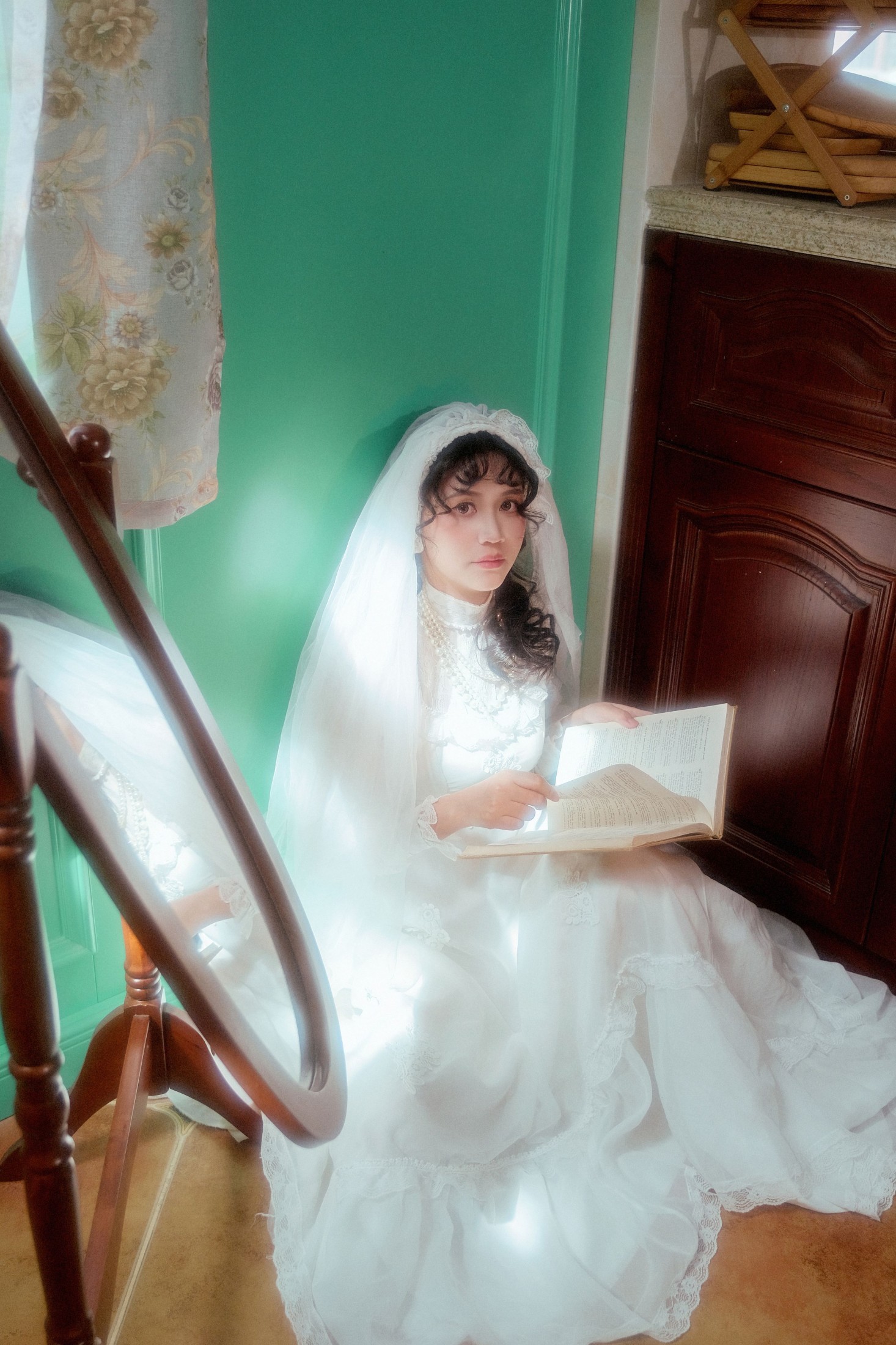 钟灵 – 《复古婚纱》[27P]