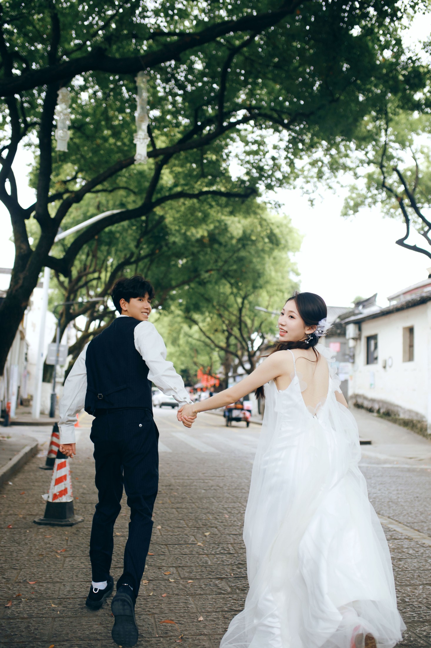 鱼头小孙 – 《老街巷的浪漫》[15P]