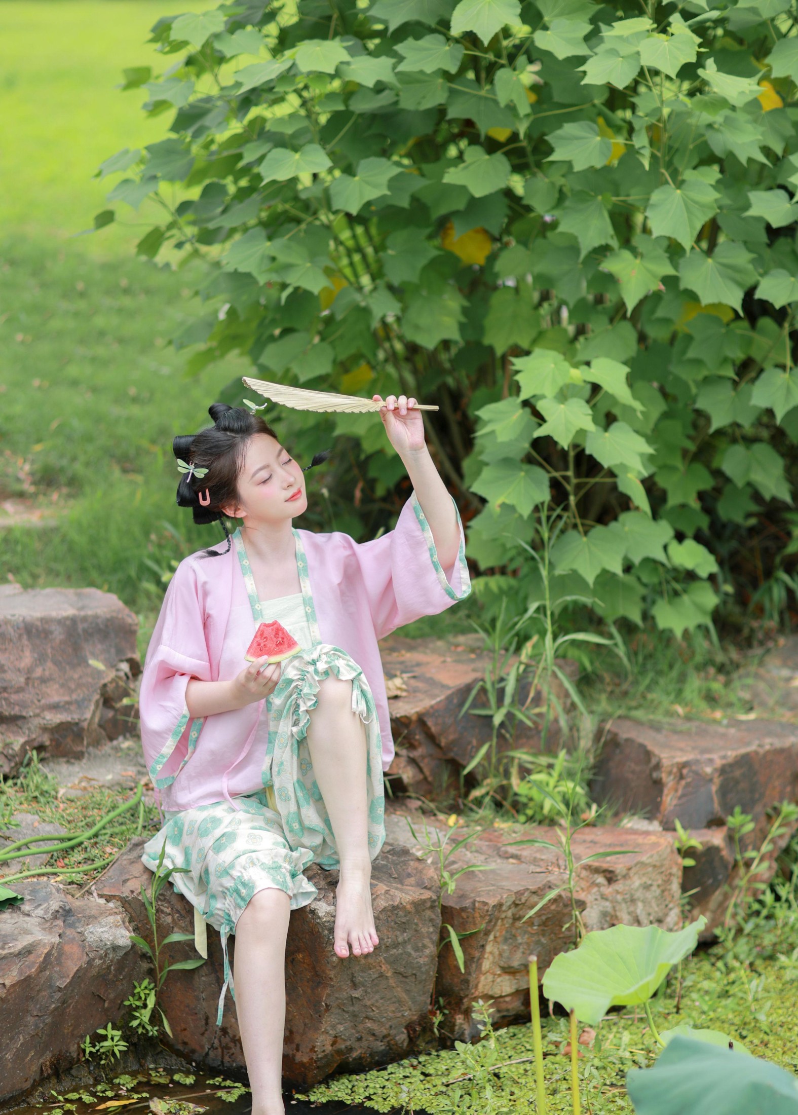 小猫鱼干 – 《树荫照水弄晴柔，闲看蜻蜓立荷头》[13P]