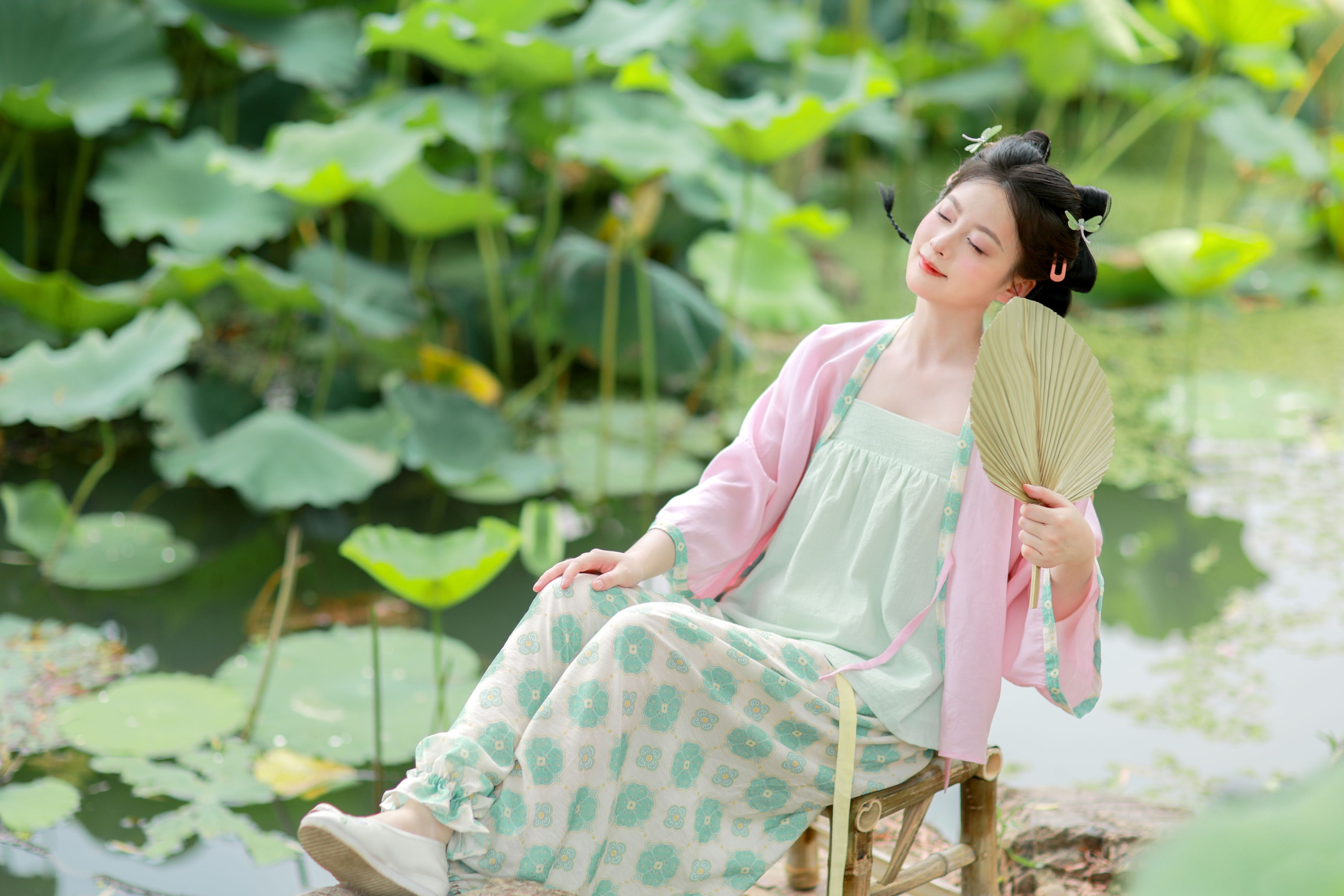 小猫鱼干 – 《树荫照水弄晴柔，闲看蜻蜓立荷头》[13P]