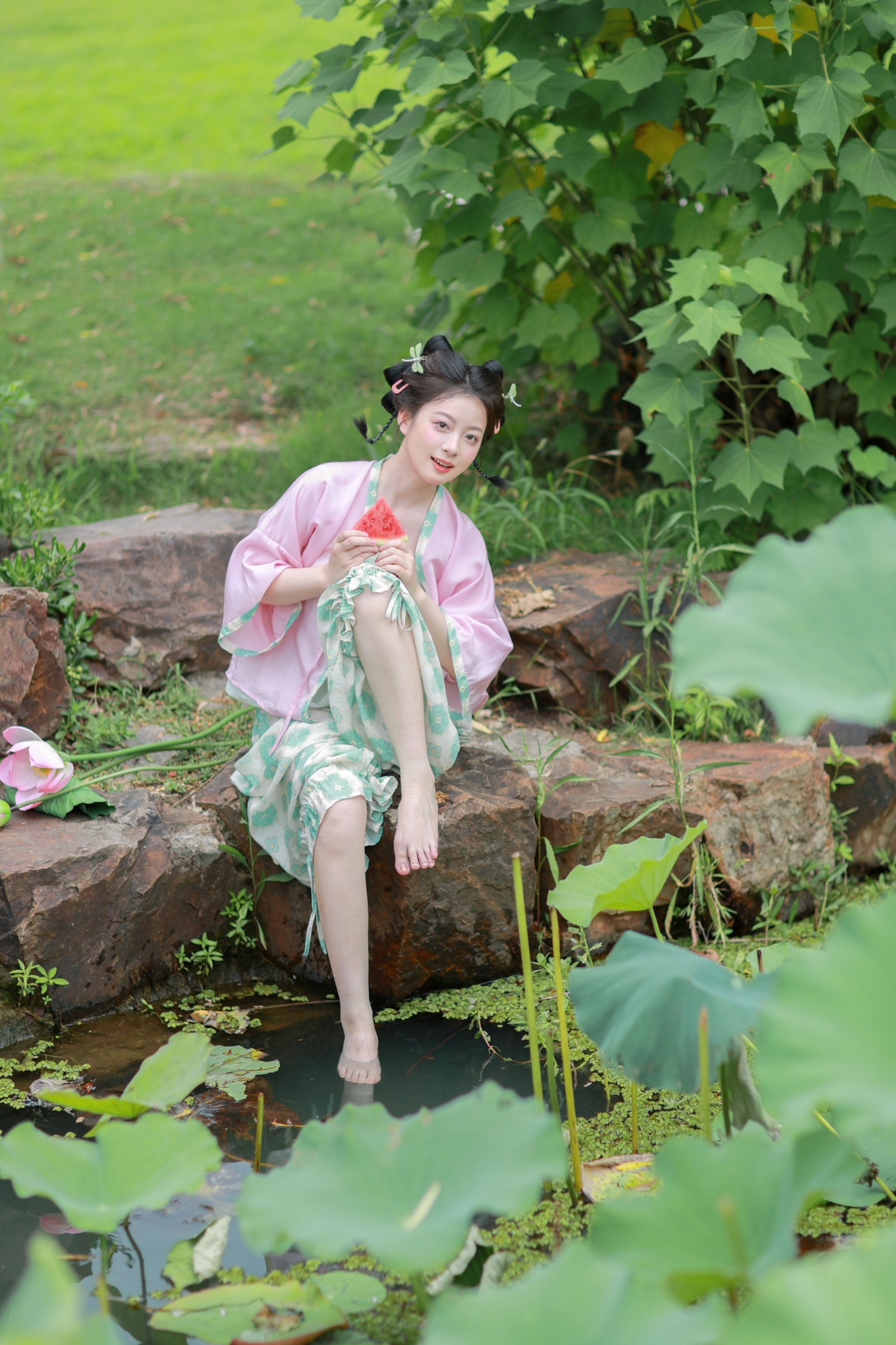 小猫鱼干 – 《树荫照水弄晴柔，闲看蜻蜓立荷头》[13P]