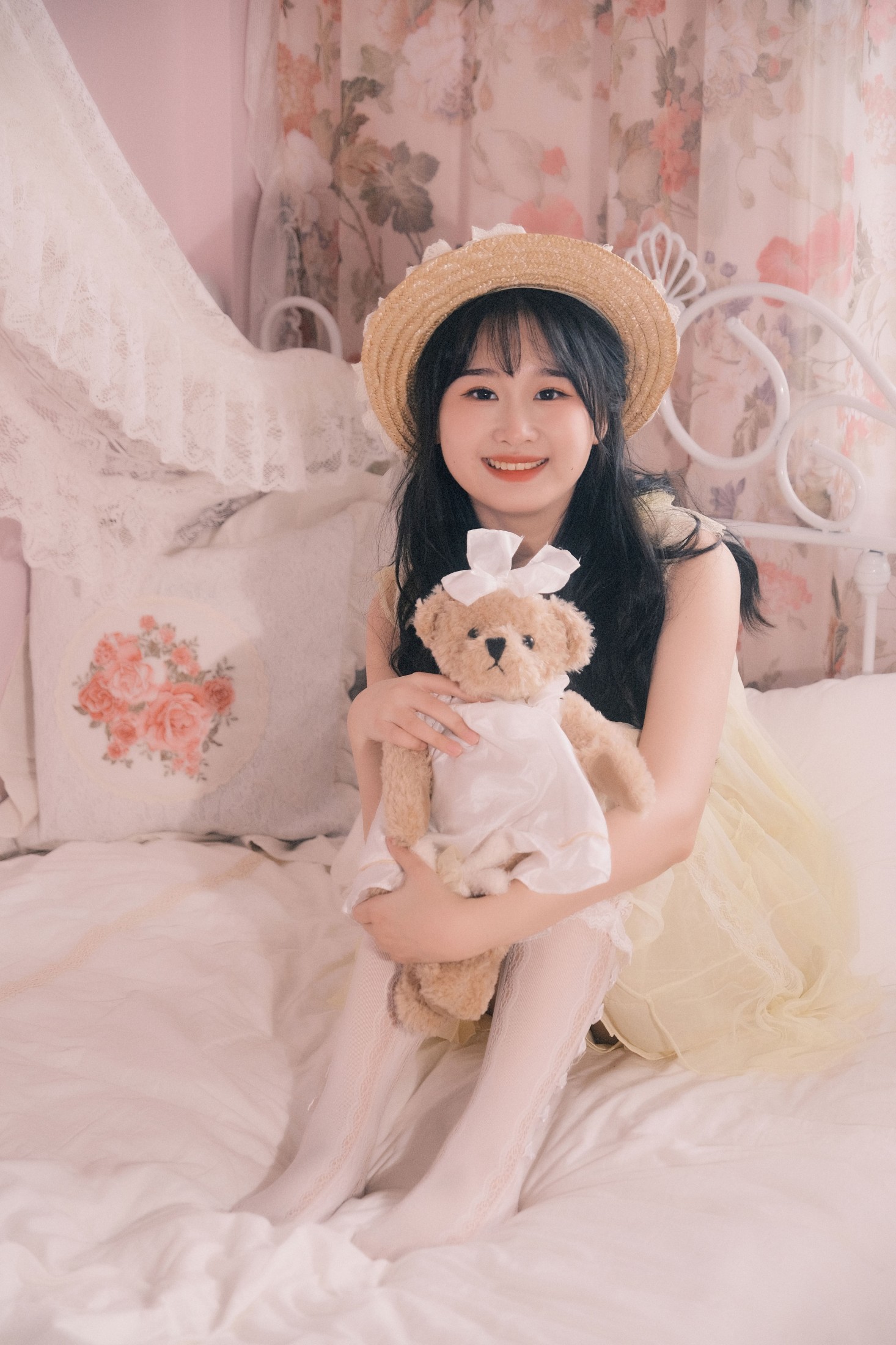 小吴 – 《爱是神洒在她肩上的光》[13P]