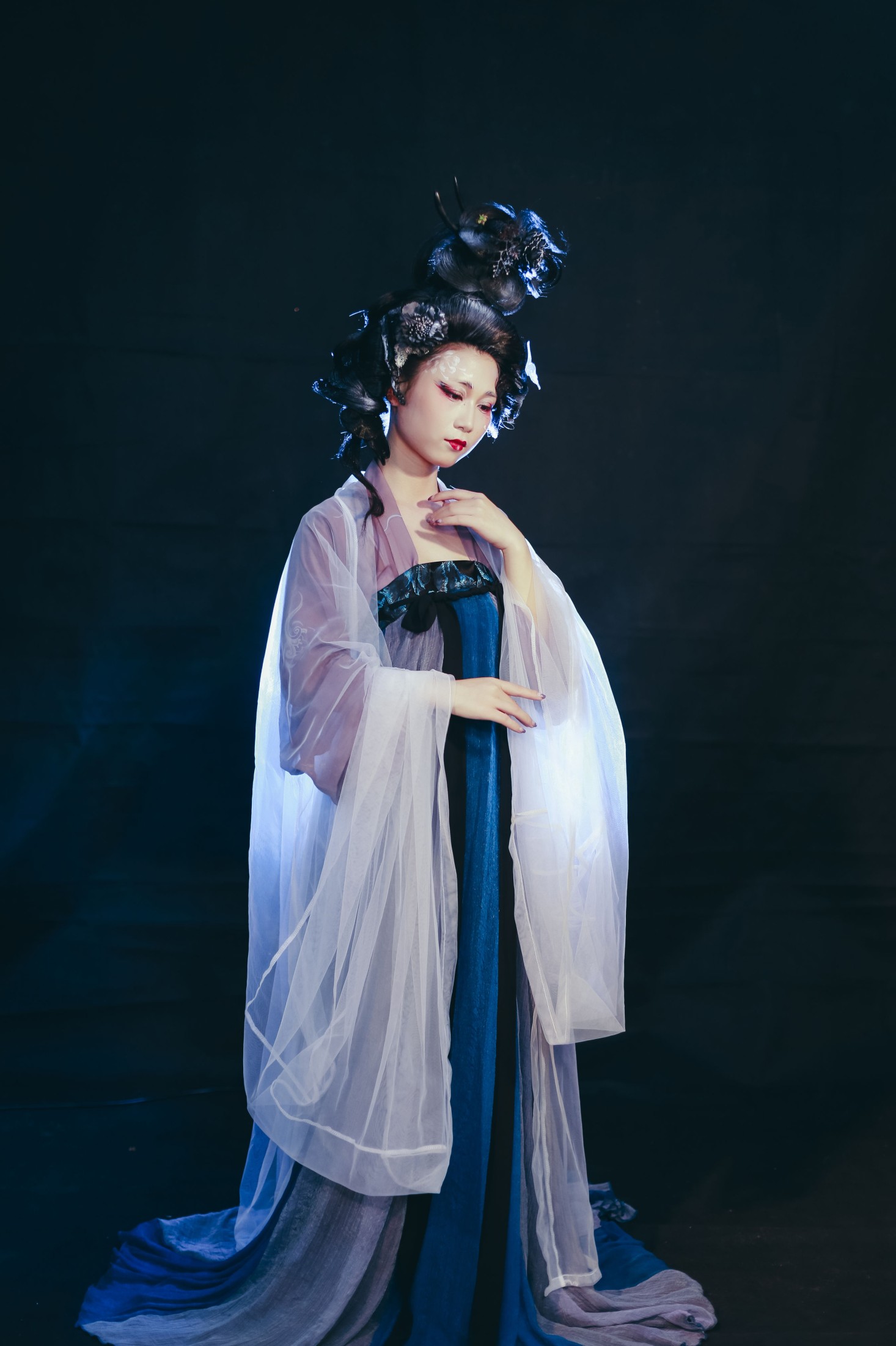 薇蓝 – 《黑山老妖》[50P]