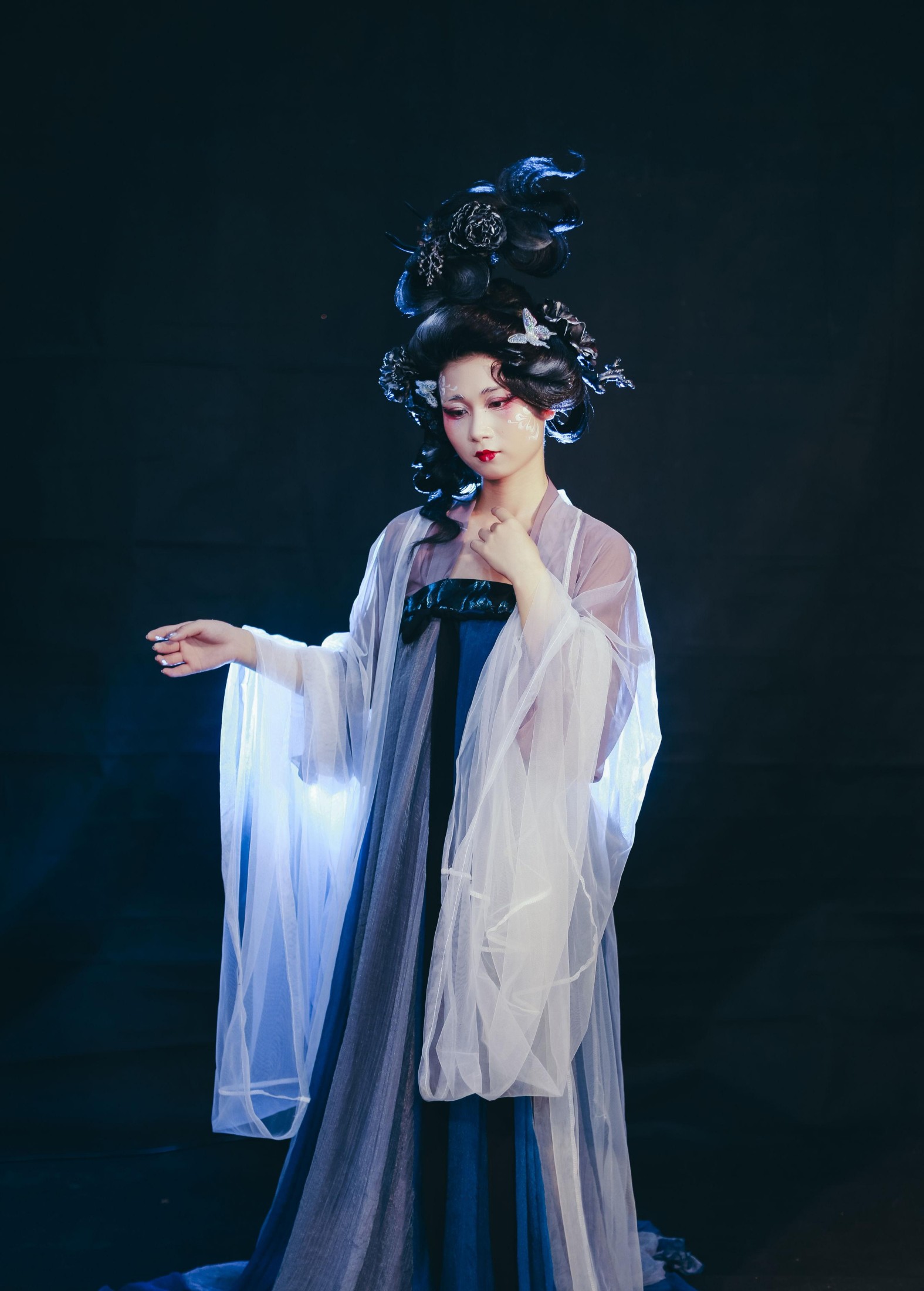 薇蓝 – 《黑山老妖》[50P]