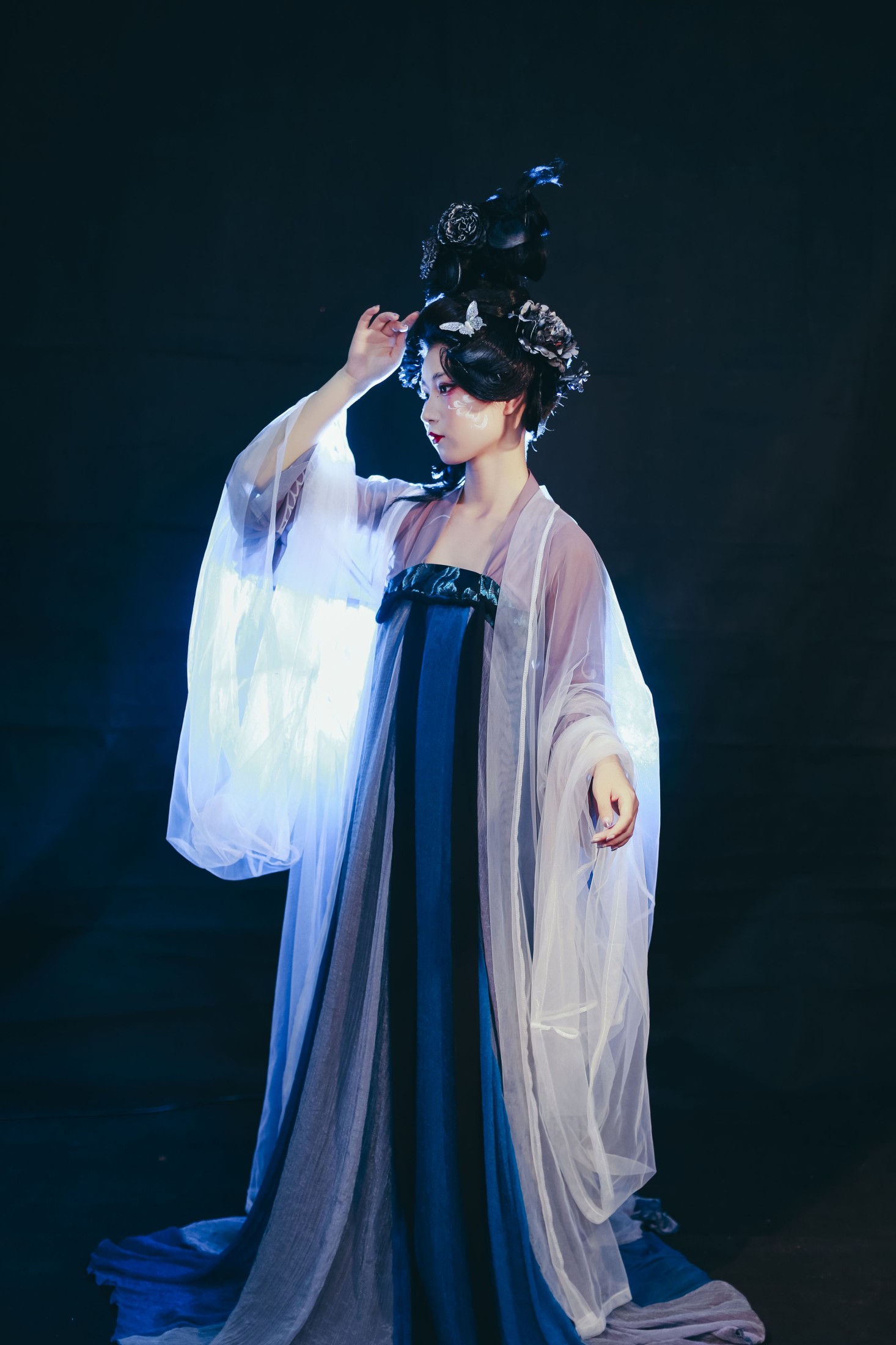 薇蓝 – 《黑山老妖》[50P]