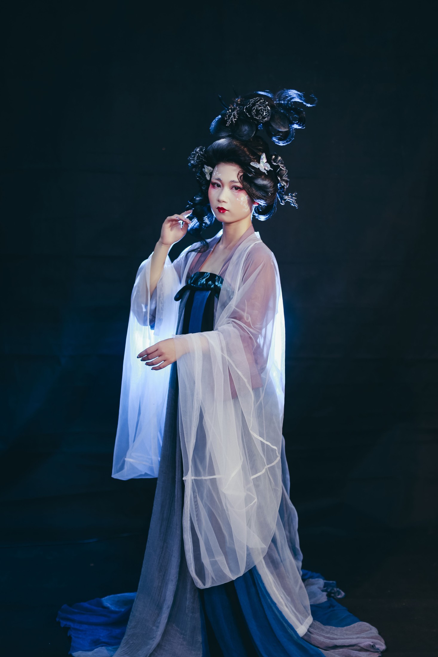 薇蓝 – 《黑山老妖》[50P]