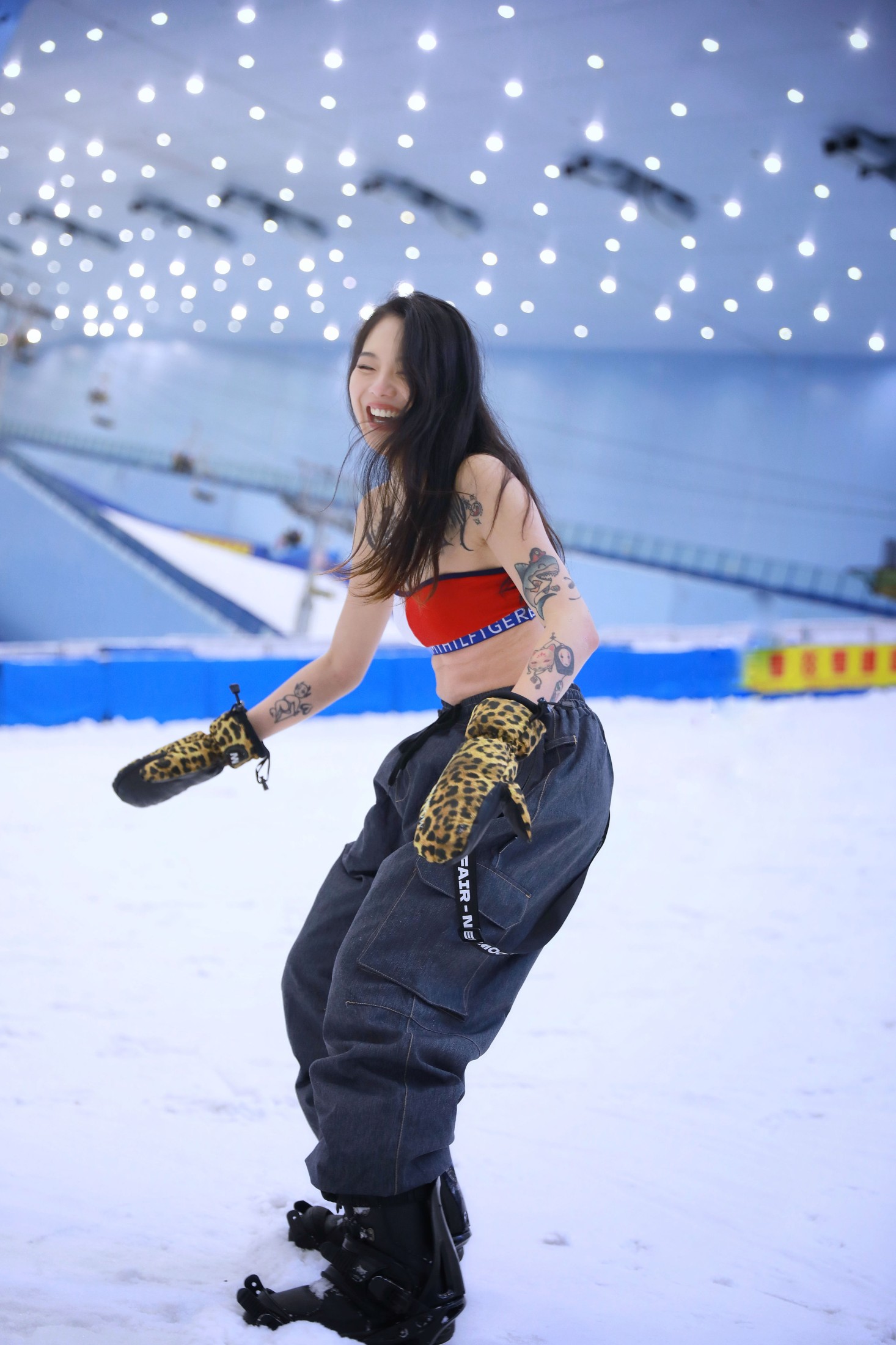 Gigi – 《雪场热辣滑手》[19P]