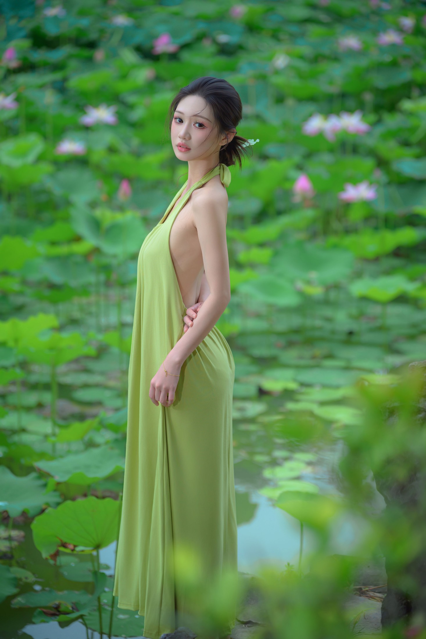 瑾瑾吖 – 《荷塘》[18P]