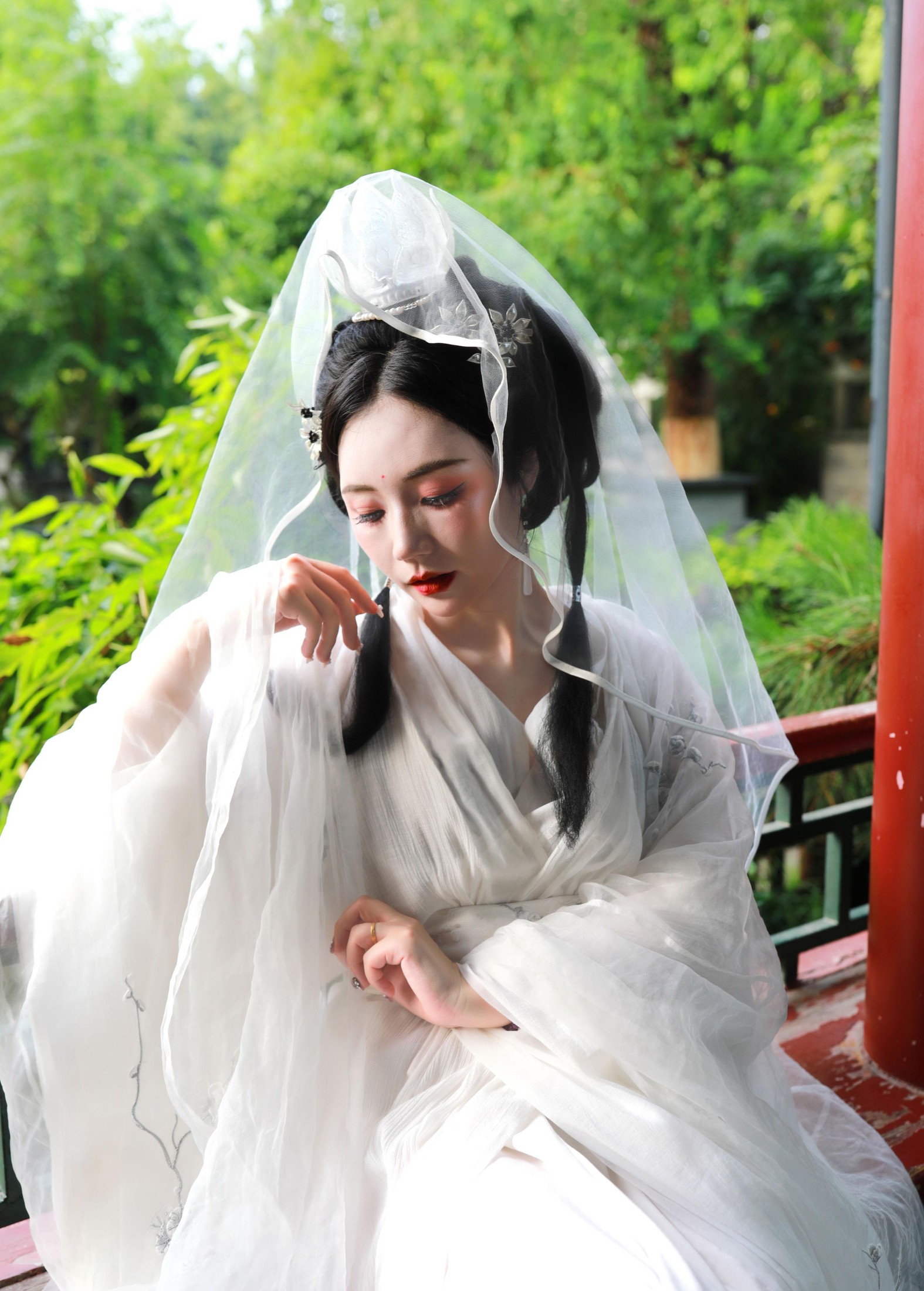 辉儿 – 《汉服菩萨装写真--济南豹突泉》[28P]