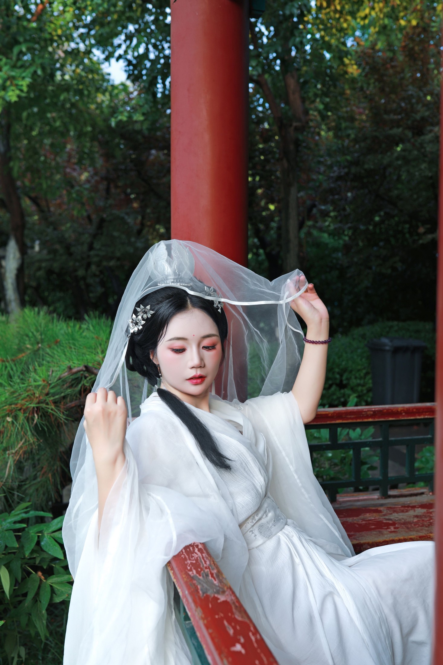 辉儿 – 《汉服菩萨装写真–济南豹突泉》[28P]