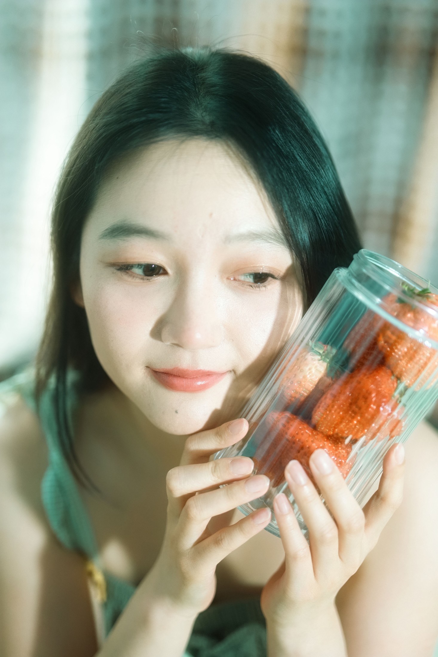 桐桐 – 《草莓味少女》[14P]