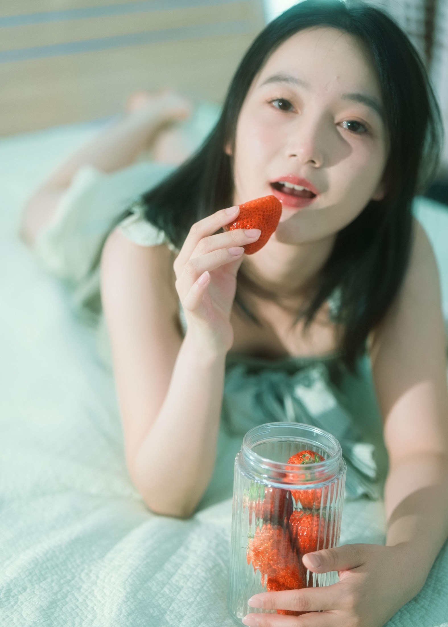 桐桐 – 《草莓味少女》[14P]