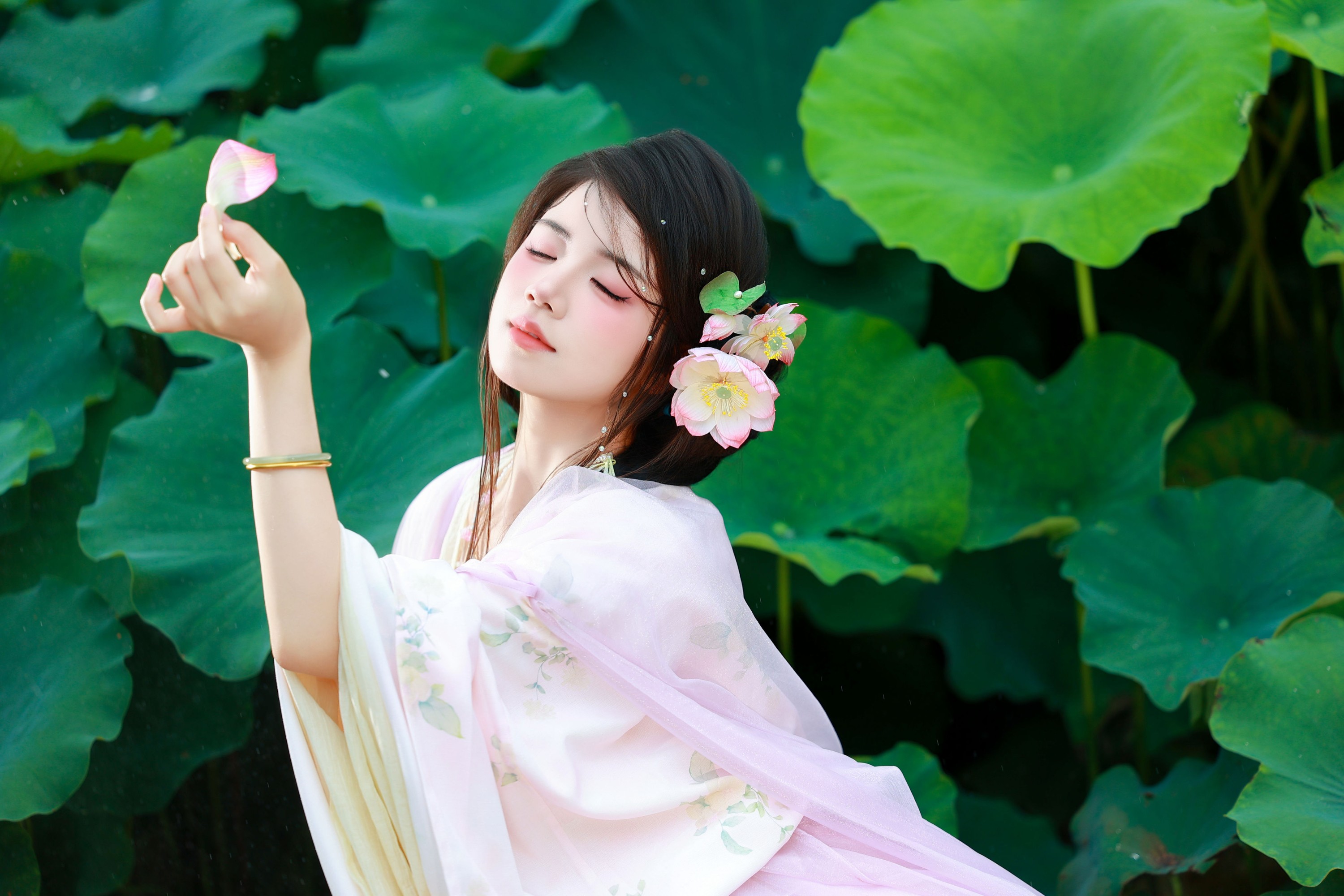 小杜同学 – 《蕊花中》[56P]