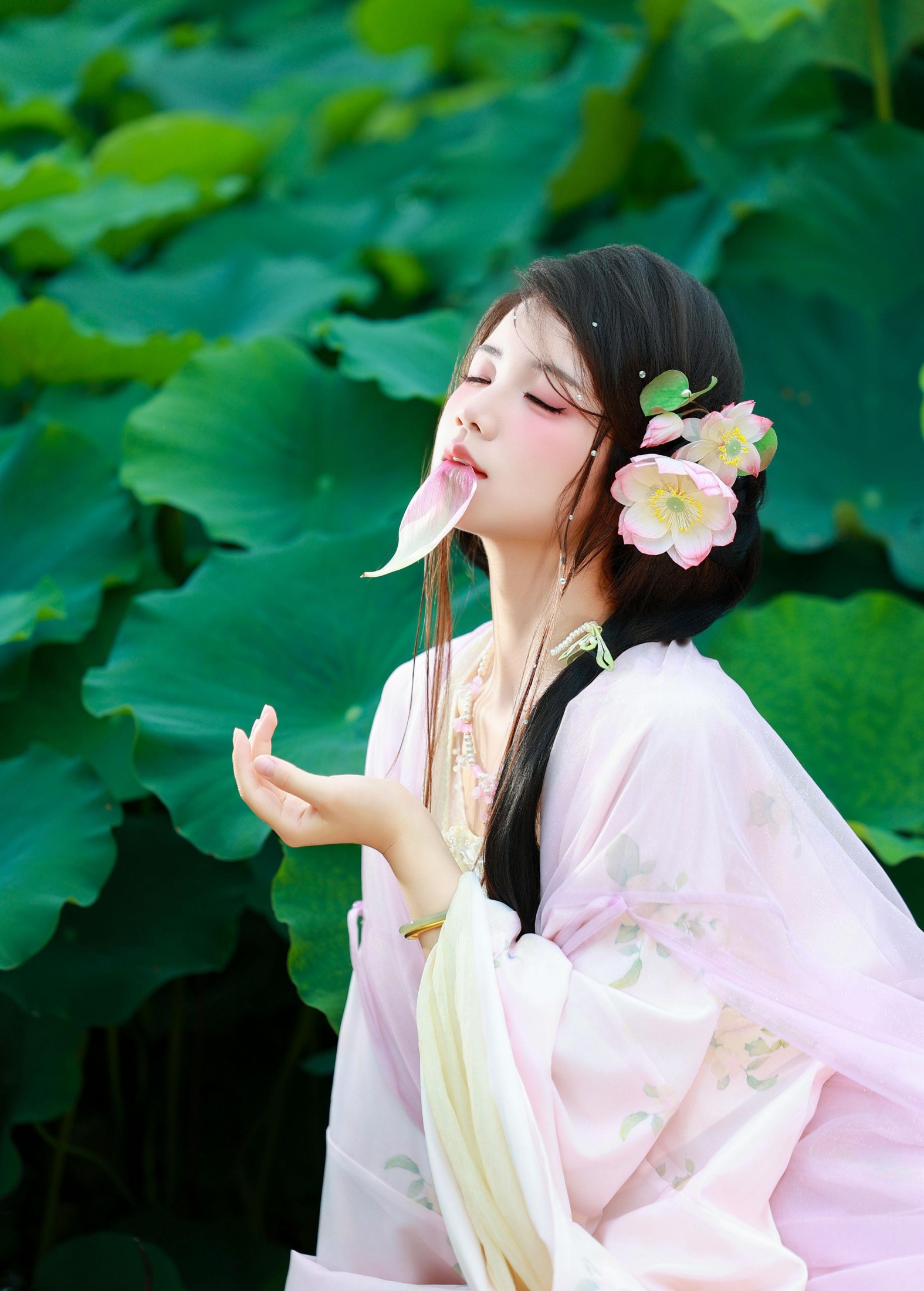 小杜同学 – 《蕊花中》[56P]