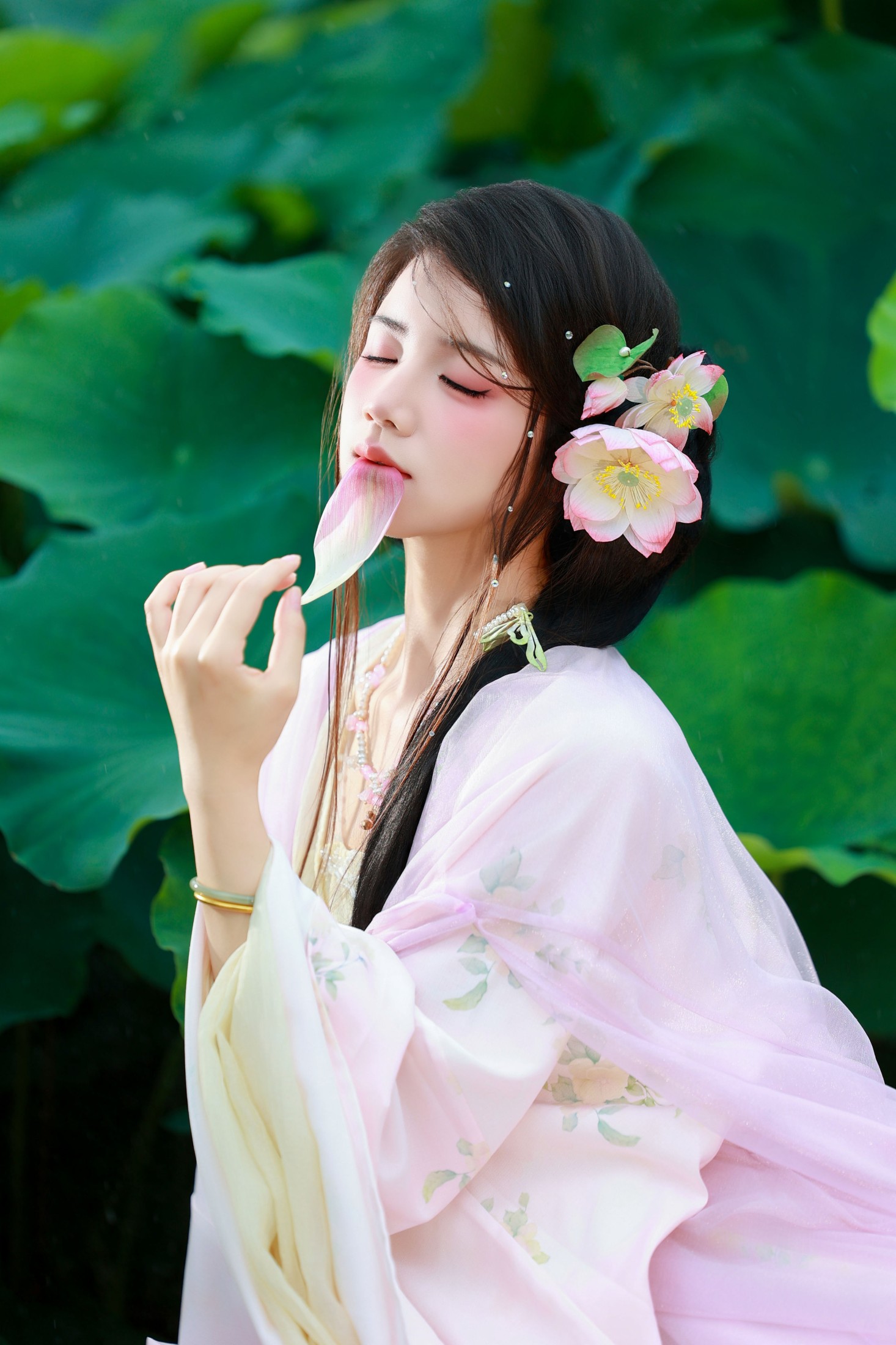 小杜同学 – 《蕊花中》[56P]