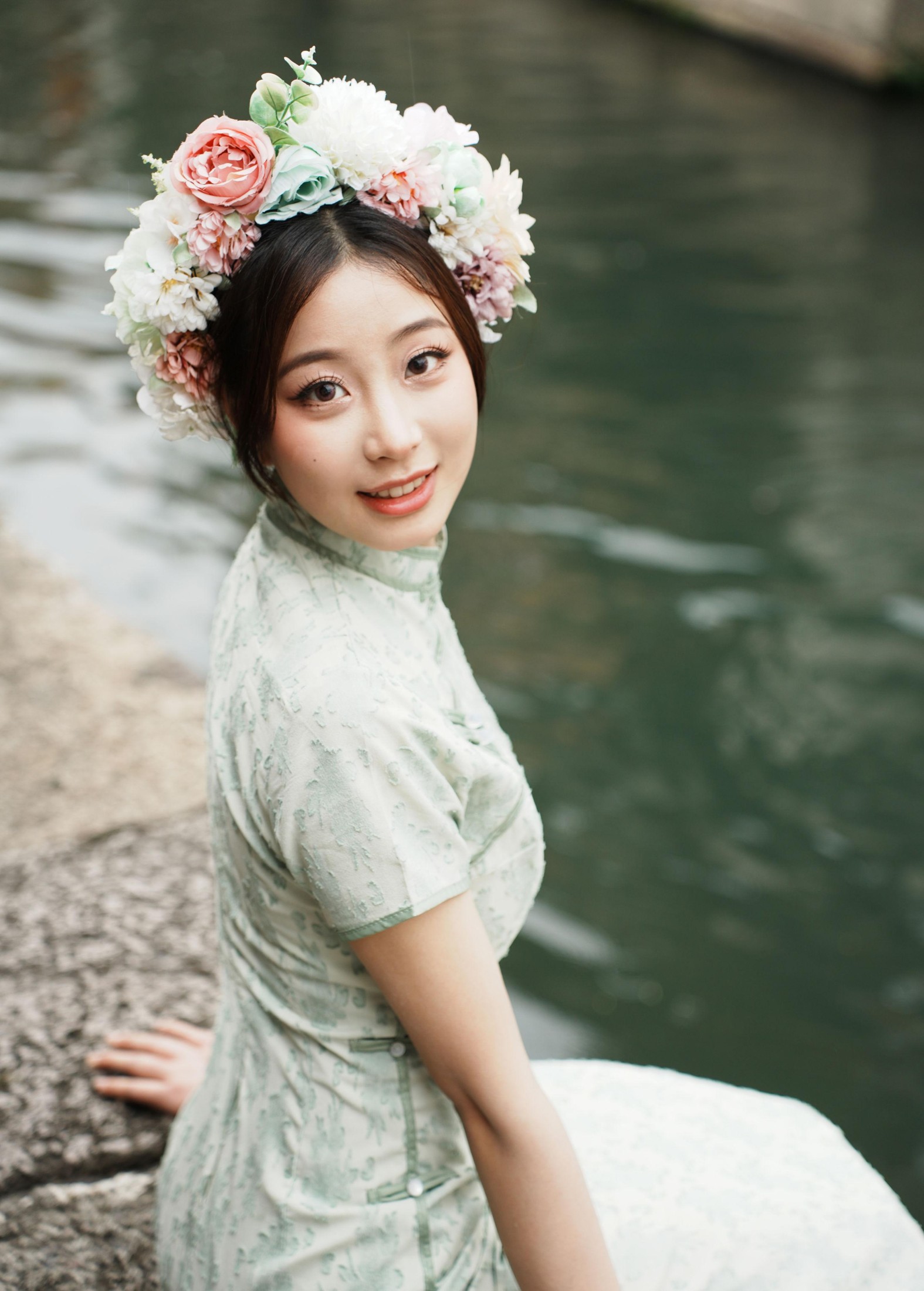 小u – 《绿色旗袍簪花》[17P]