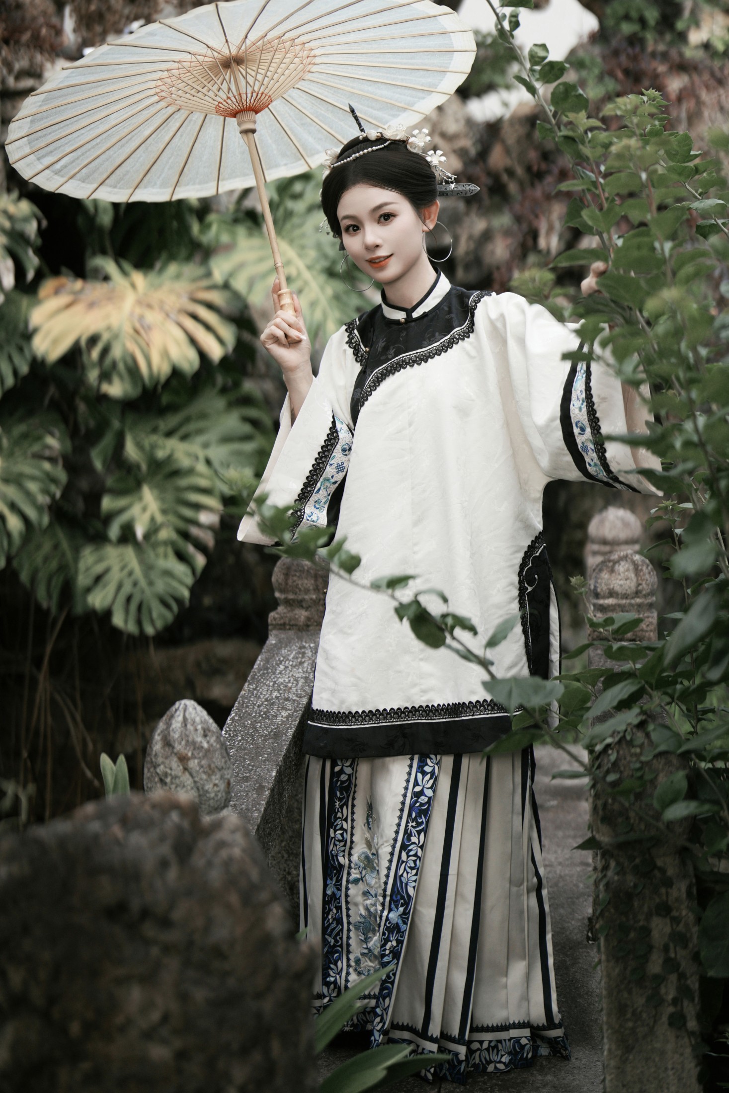 洛宁-唐 – 《三把刀人像拍摄（黑白双煞）》[27P]