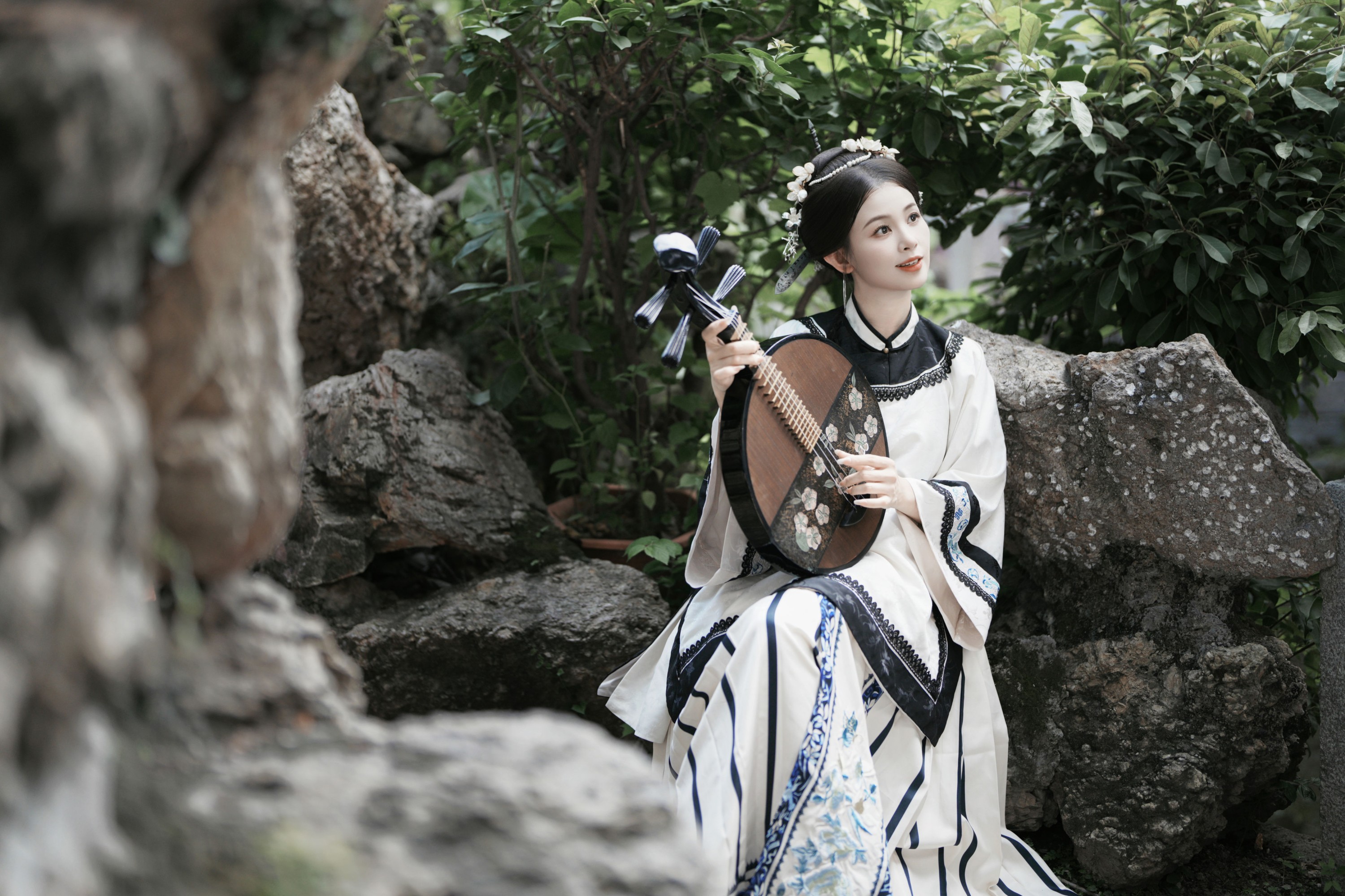 洛宁-唐 – 《三把刀人像拍摄（黑白双煞）》[27P]