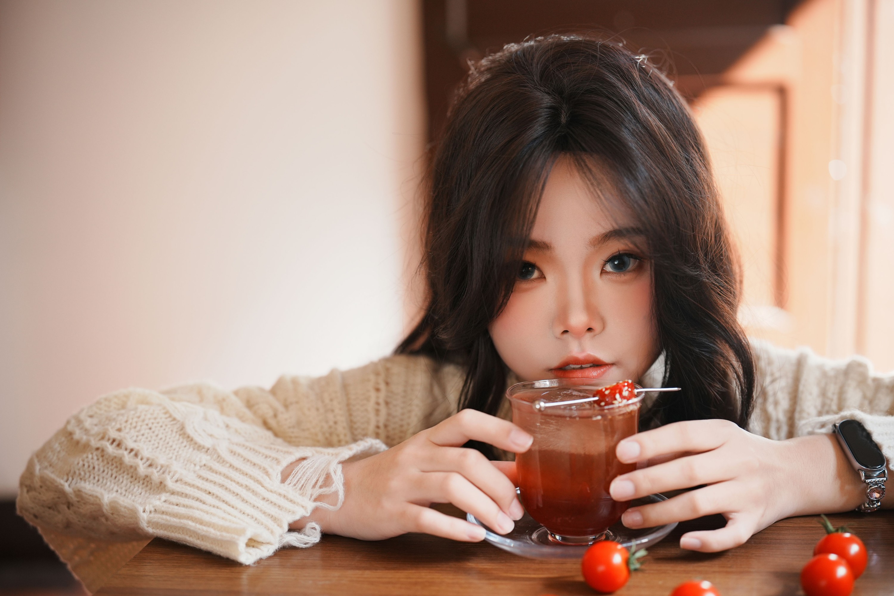 乐迪 – 《室内番茄写真》[13P]