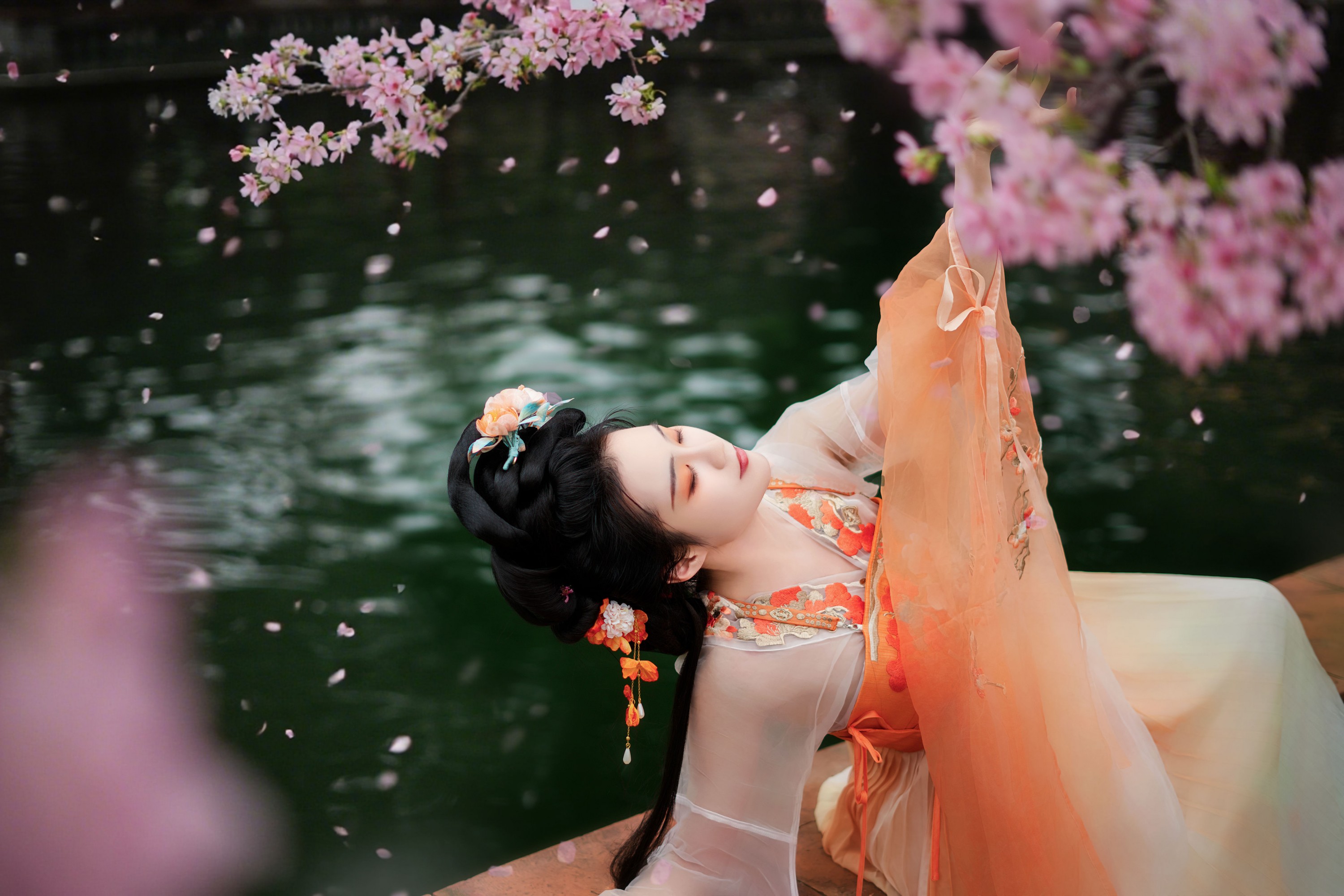 艳子 – 《樱花树下》[18P]