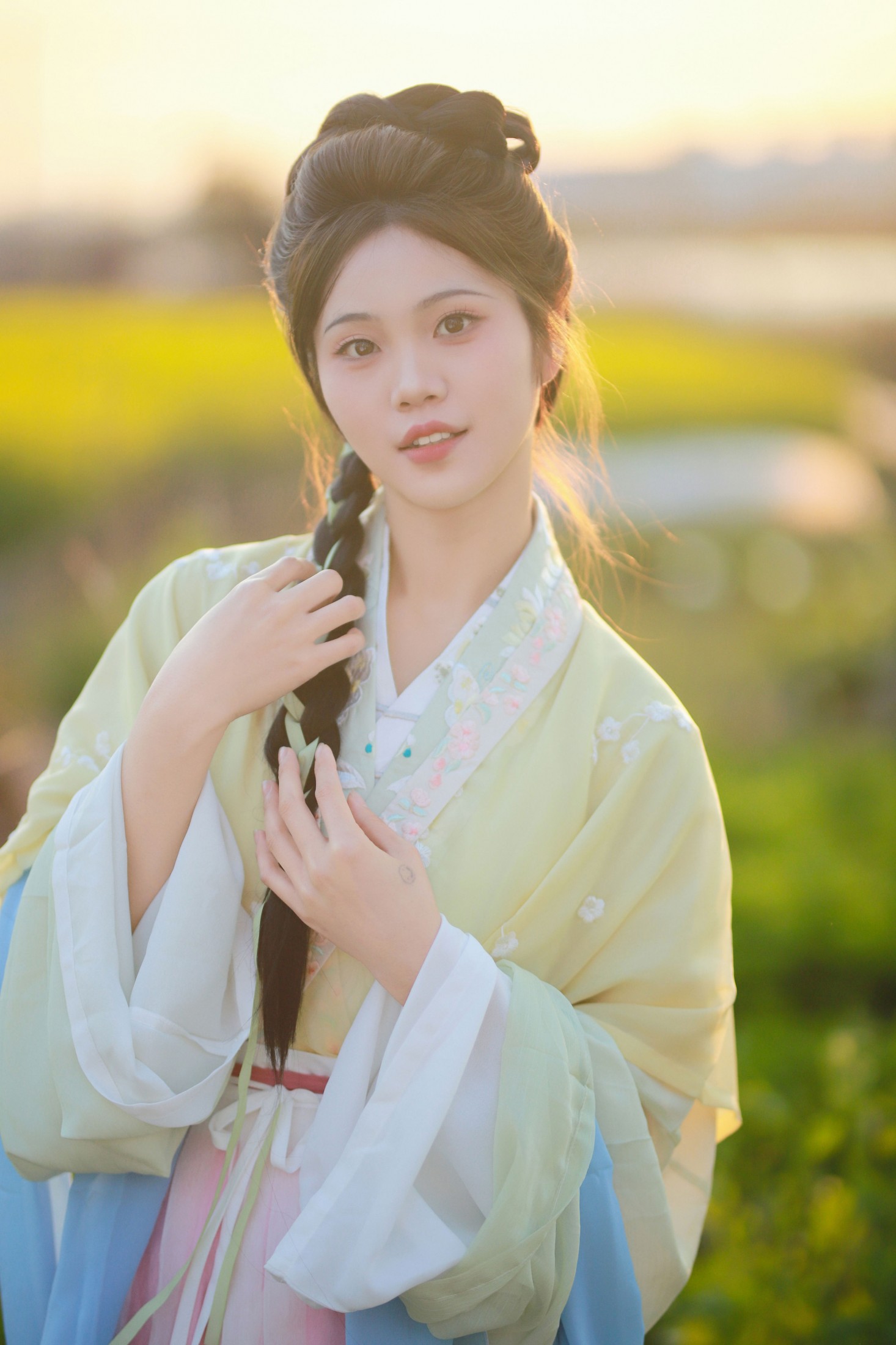 今天要去化妆玲 – 《油菜花与少女》[13P]