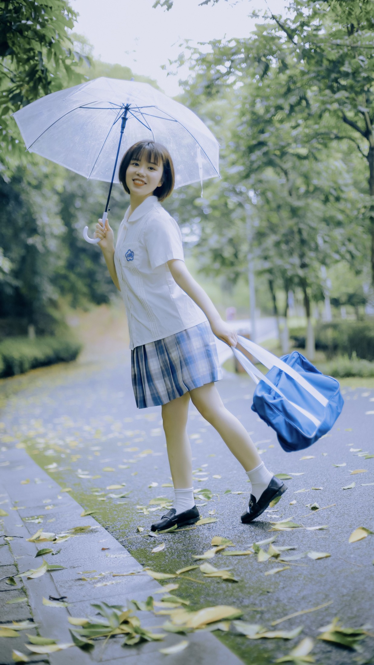 鑫鑫 – 《雨后》[16P]