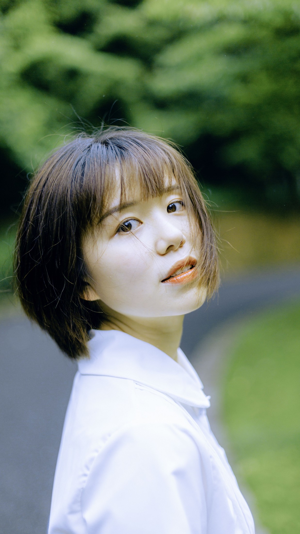 鑫鑫 – 《雨后》[16P]