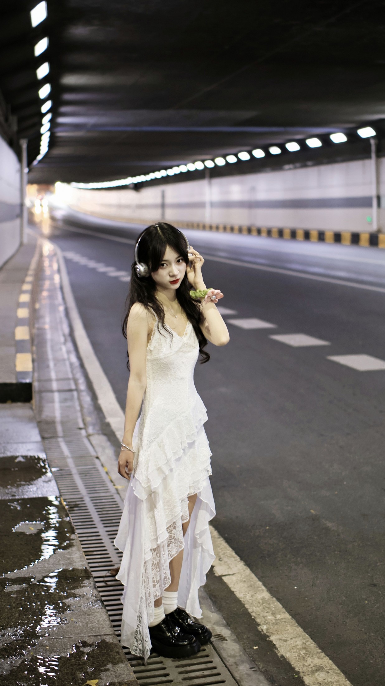 雪雪2233 – 《隧道夜景》[15P]