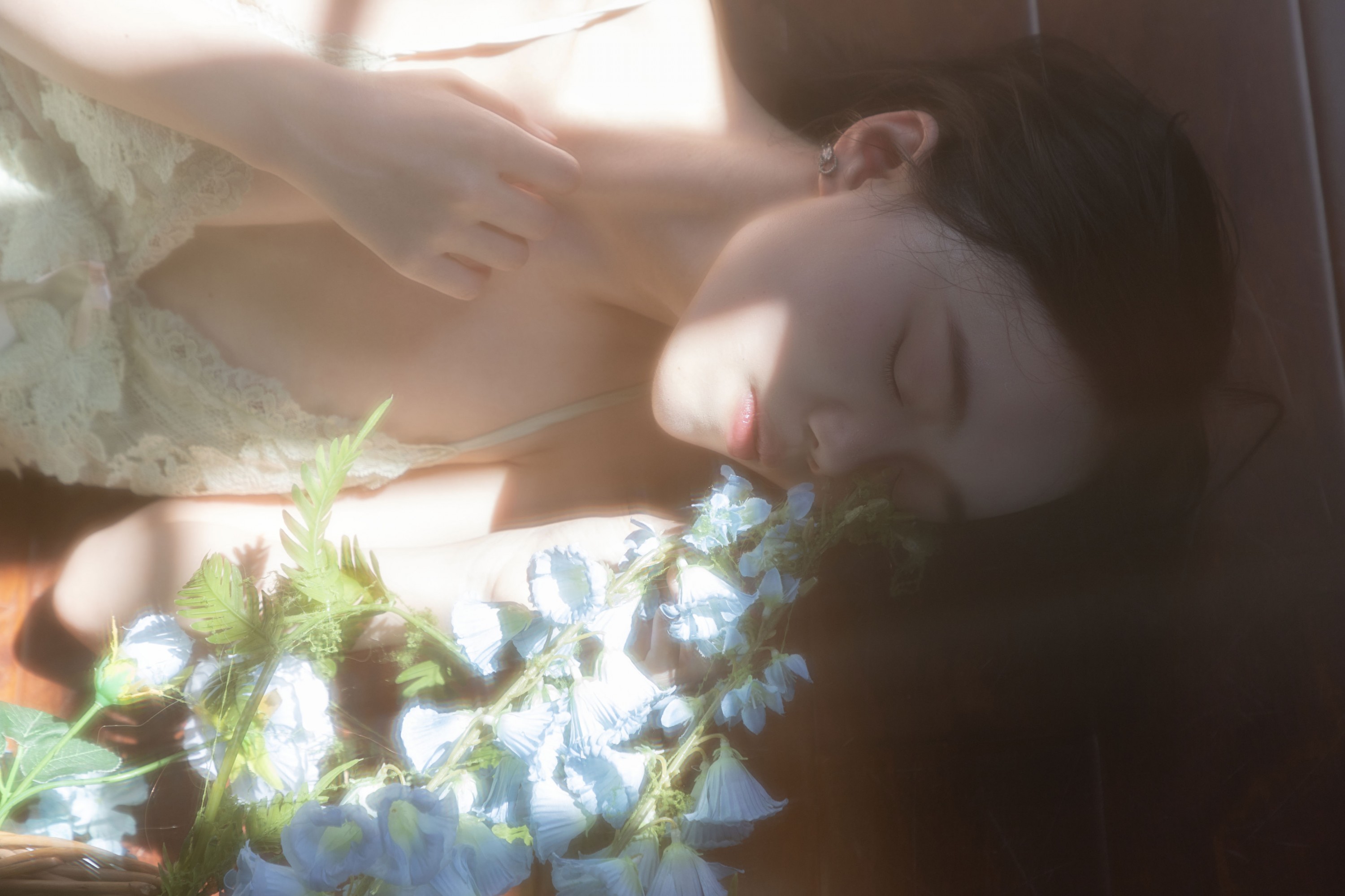 解云花 – 《夏季结束前在老房子里的身体记录》[15P]