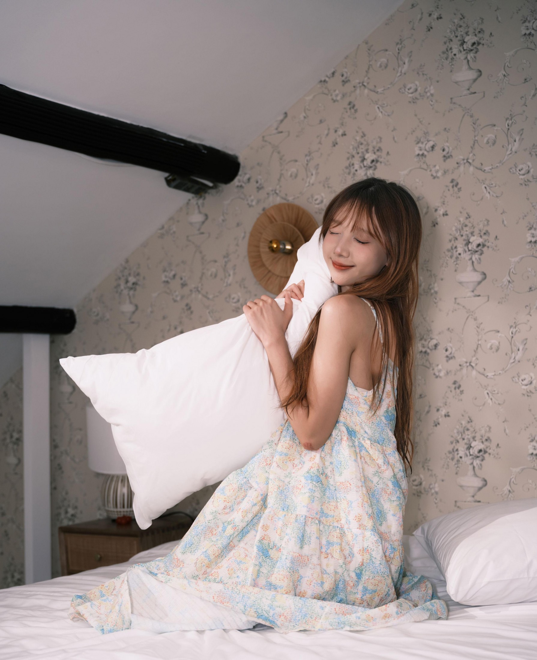 醒醒 – 《起床梳洗的阁楼少女》[25P]