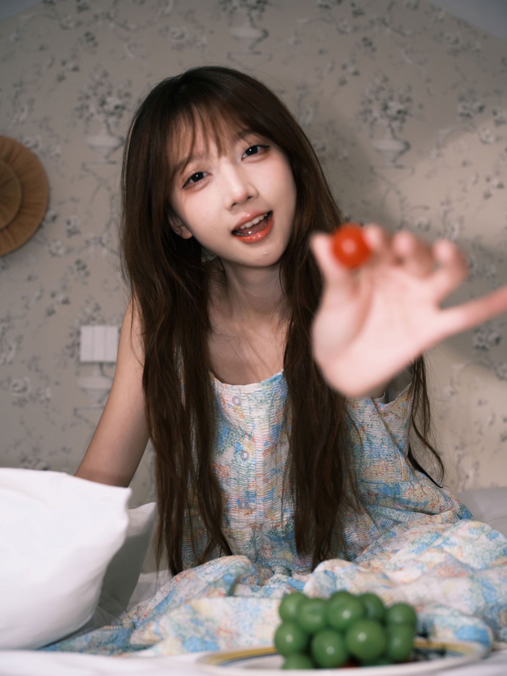 醒醒 – 《起床梳洗的阁楼少女》[25P]