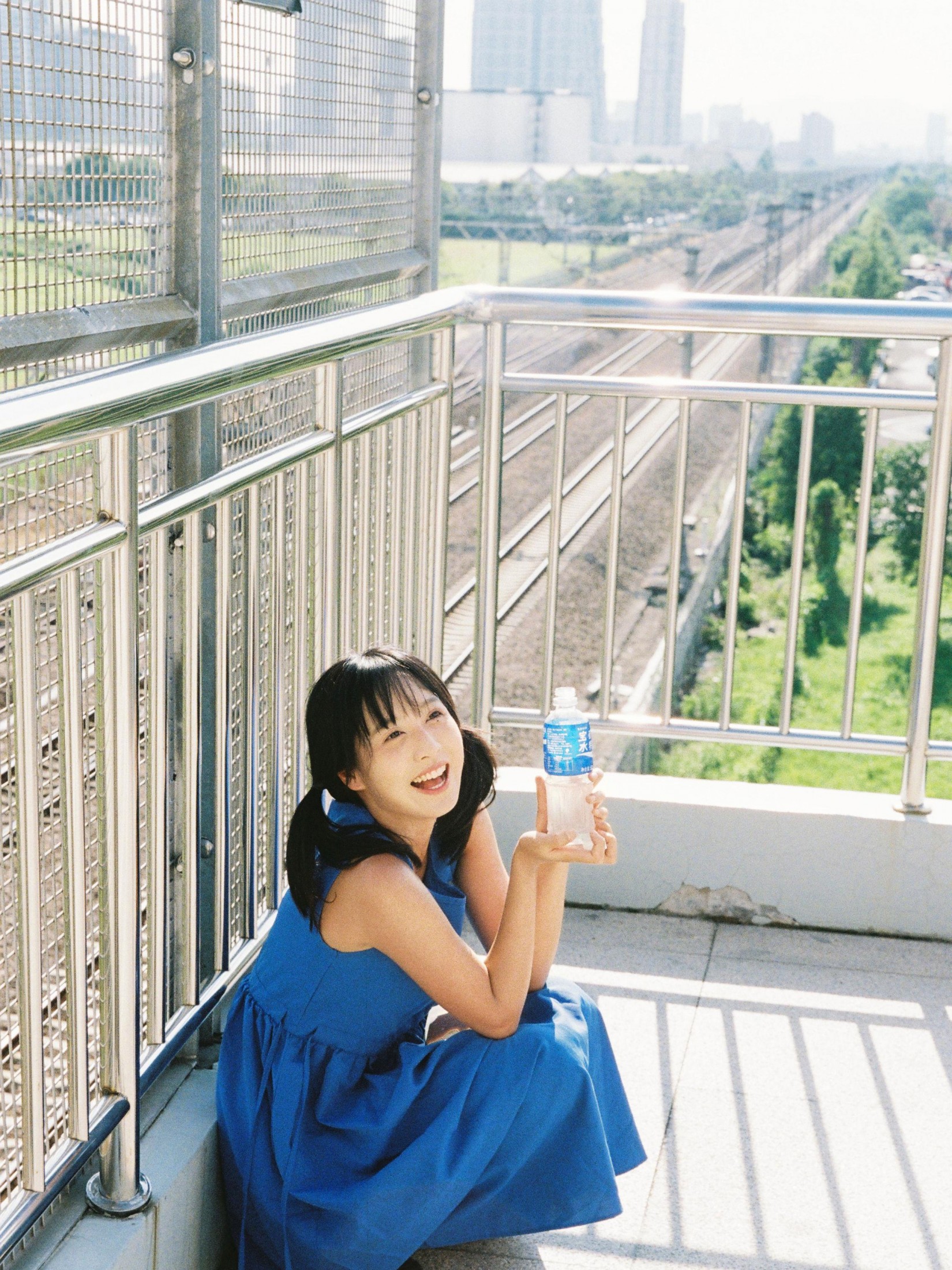 各各答 – 《夏日蓝色少女》[13P]