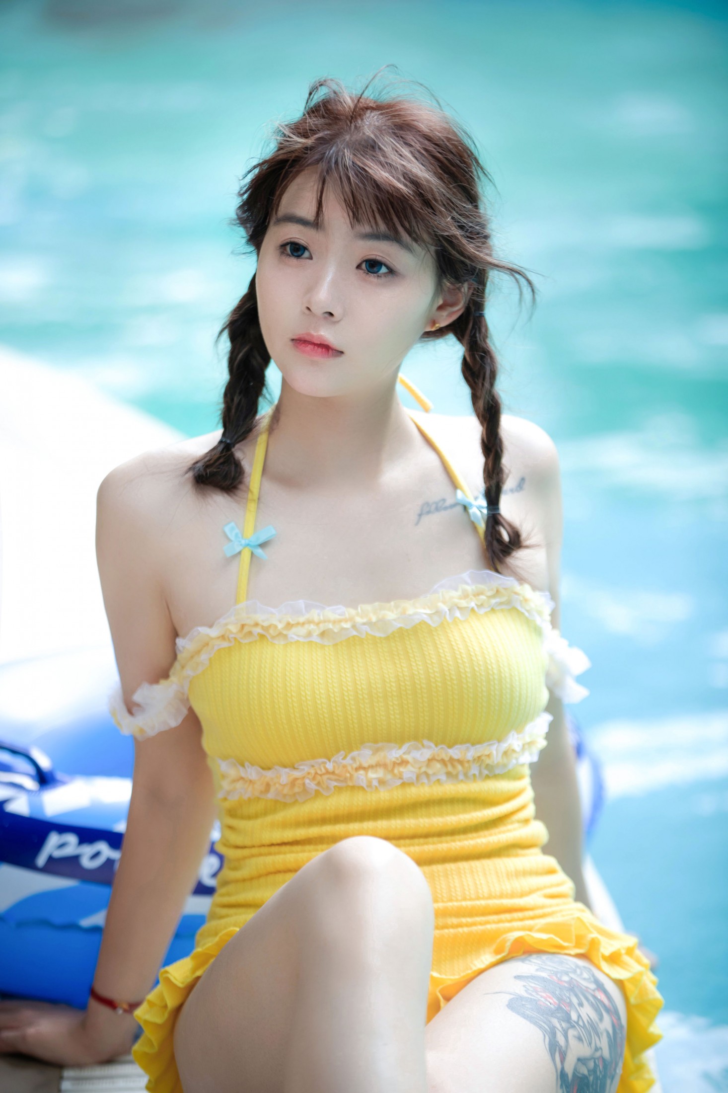 小林 – 《泳池的少女》[14P]