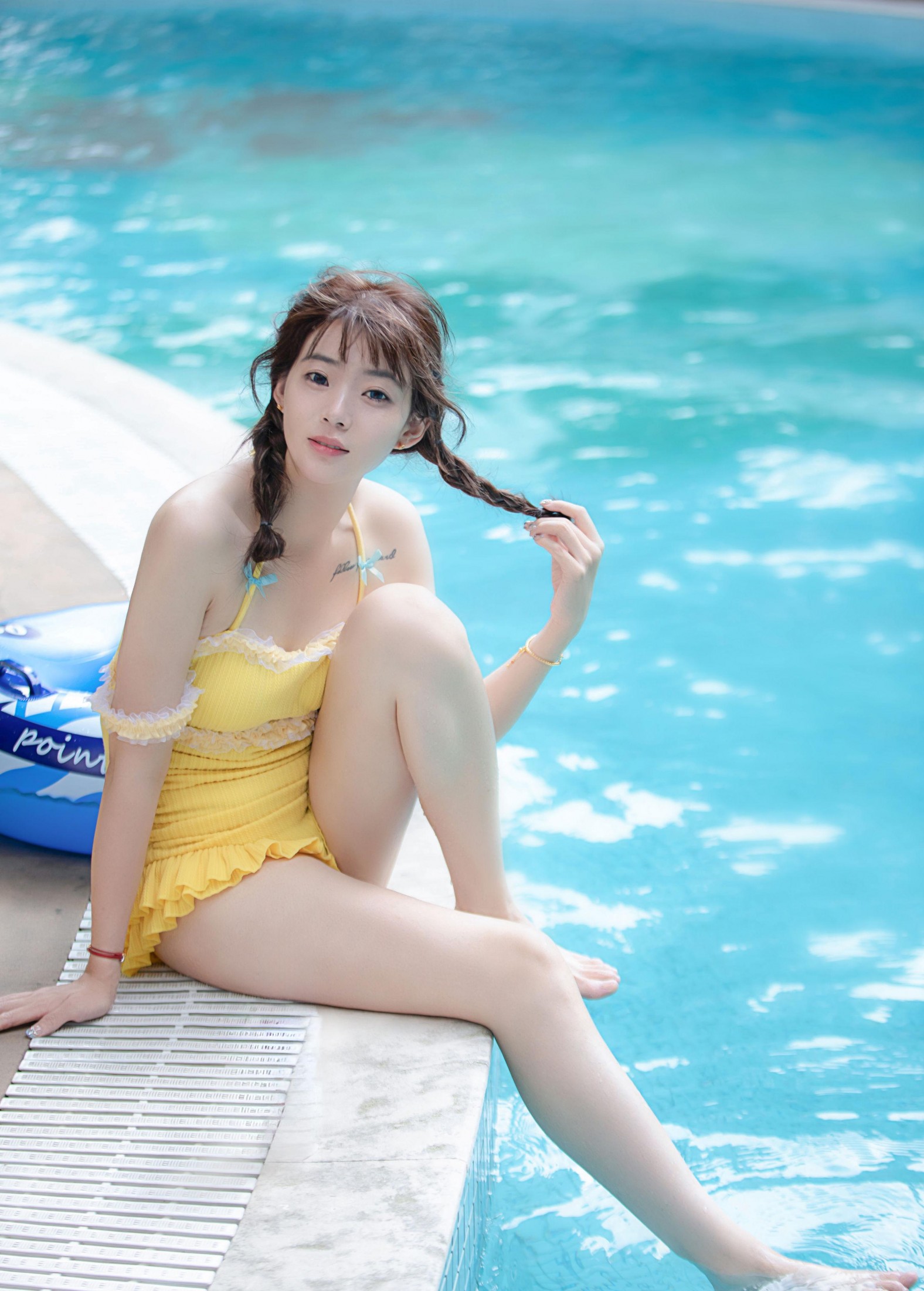 小林 – 《泳池的少女》[14P]