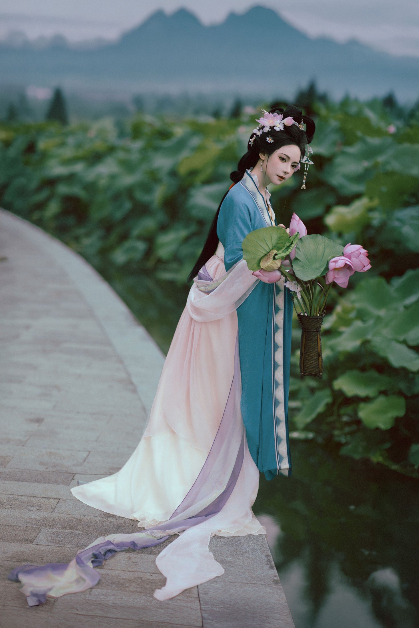 爱莫离 – 《荷香》[26P]