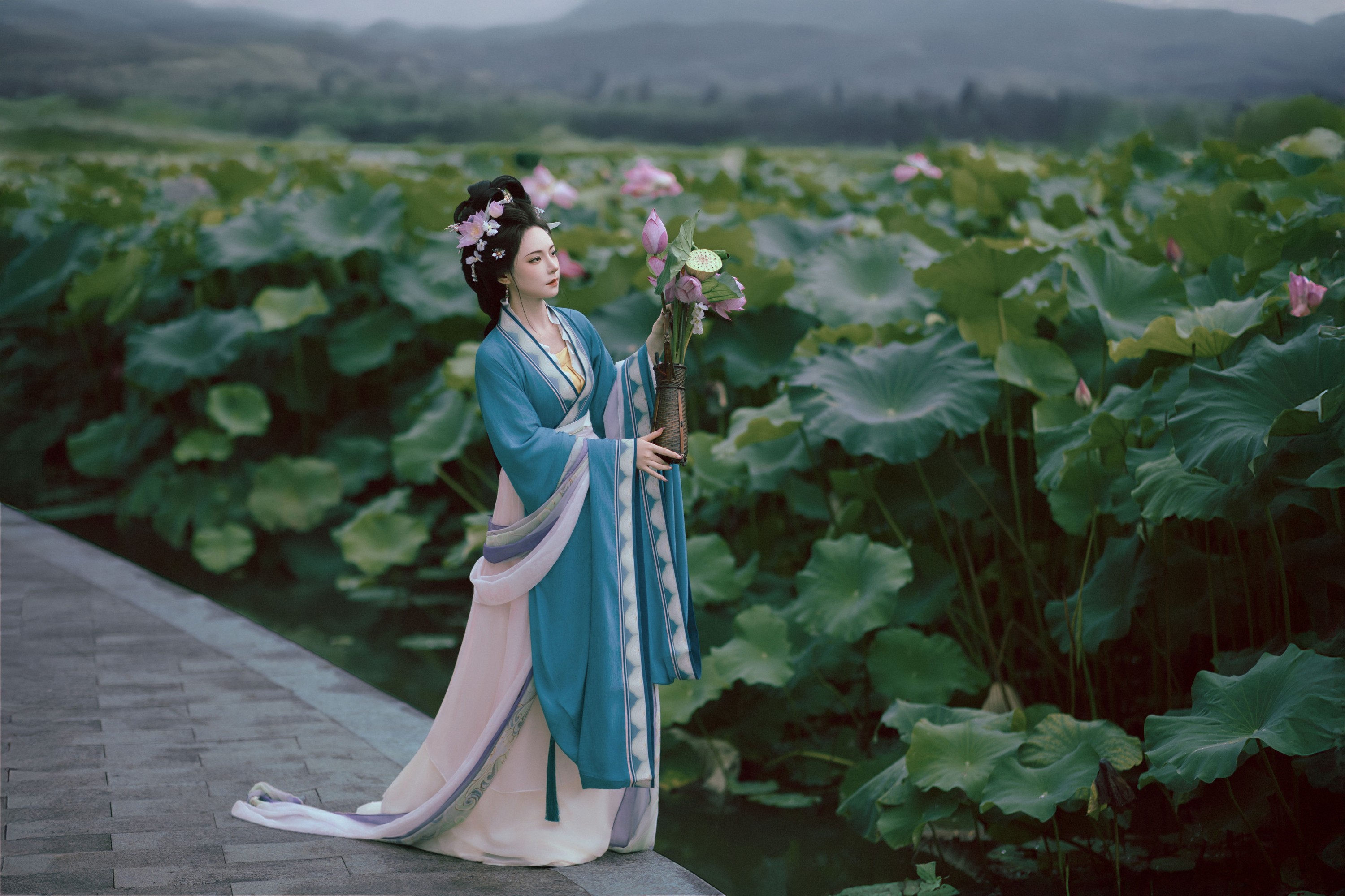 爱莫离 – 《荷香》[26P]