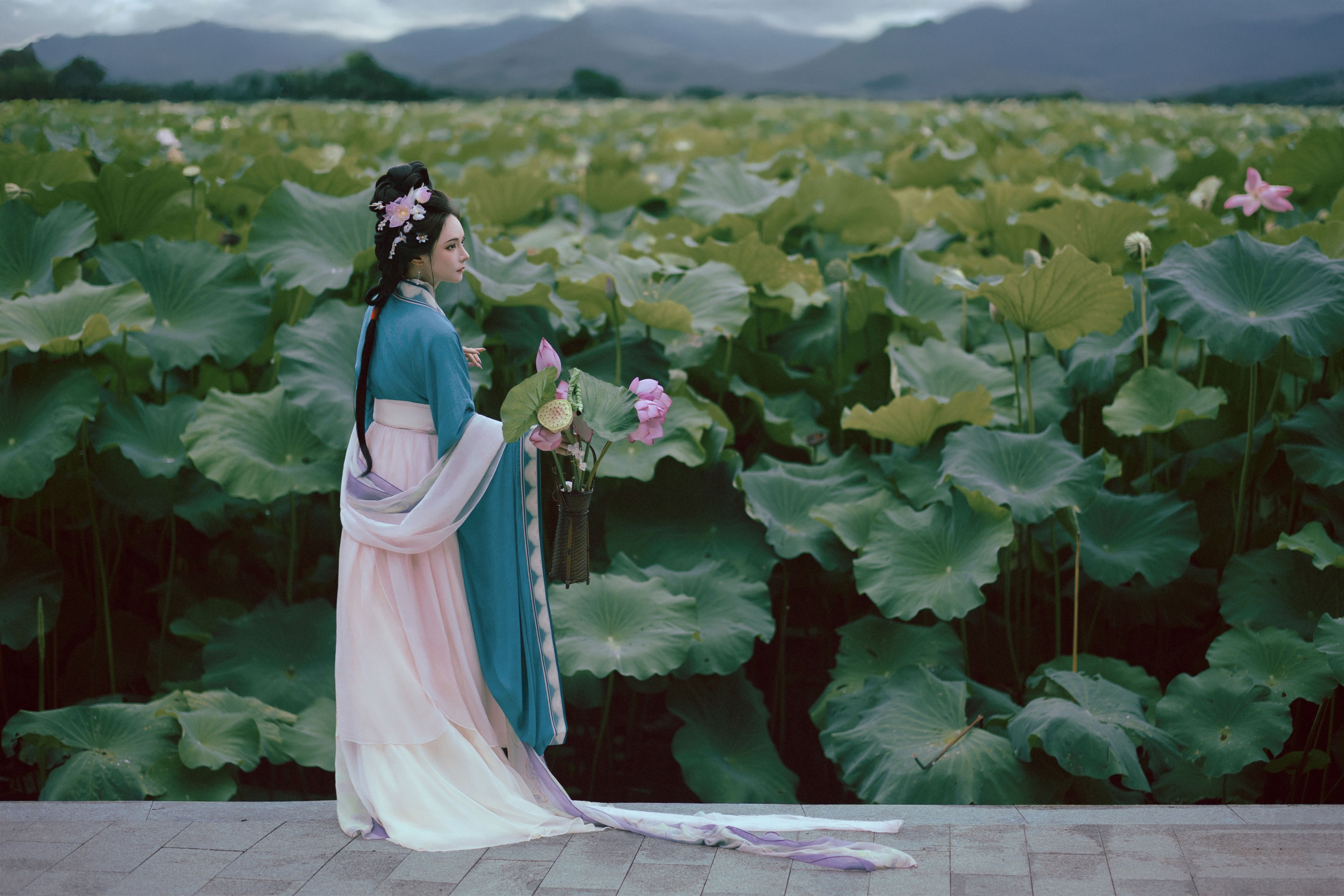 爱莫离 – 《荷香》[26P]