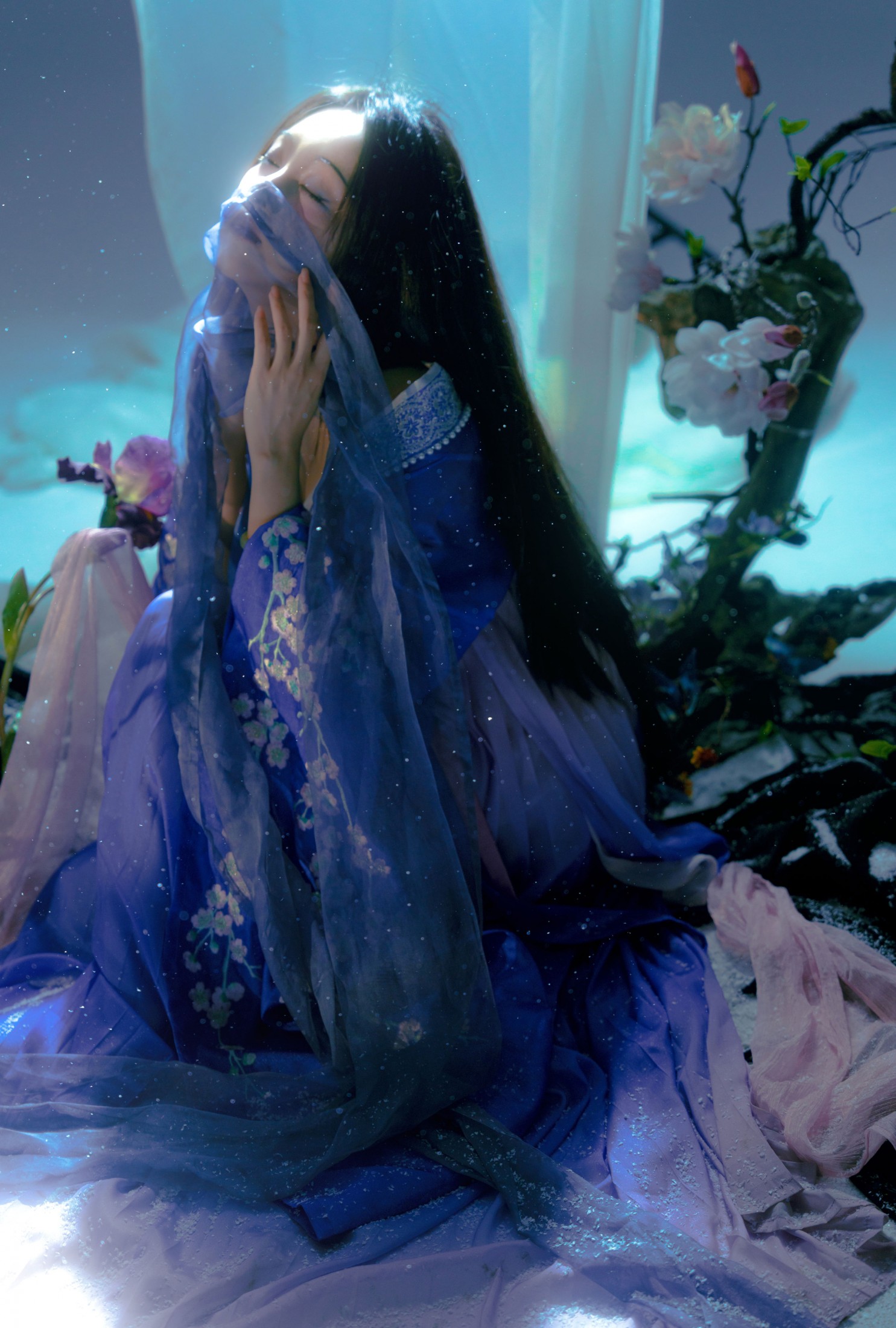 煜月是兔兔 – 《月下鸢尾》[13P]