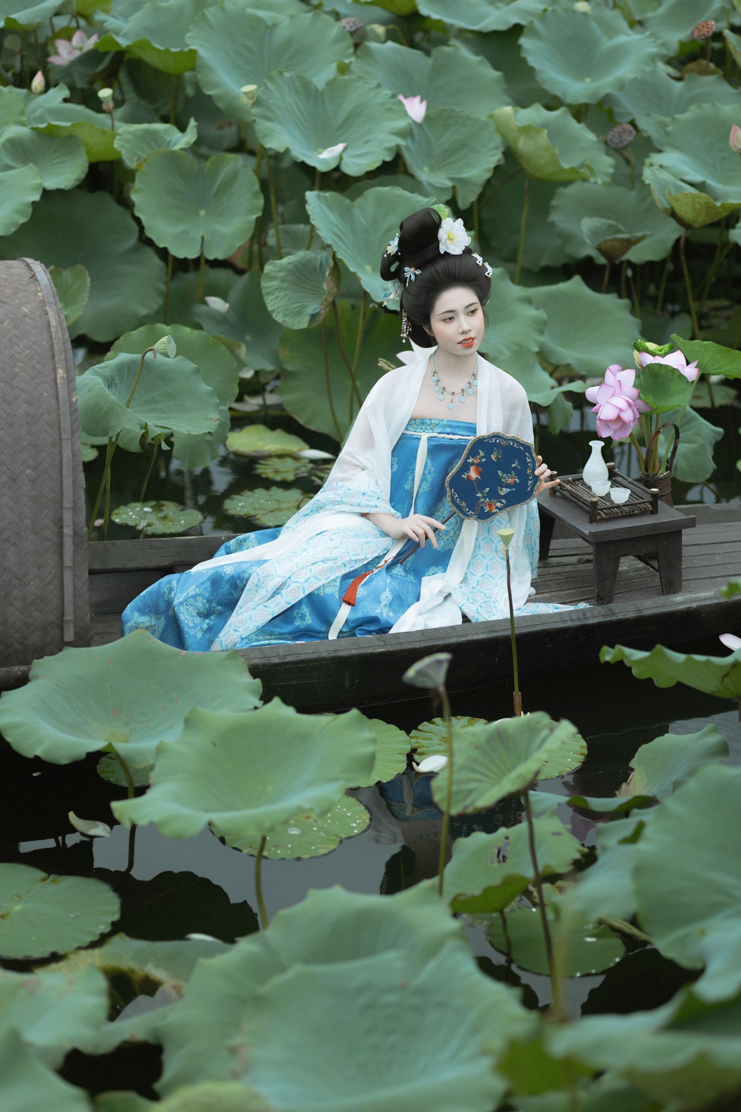 猫酱 – 《荷间独酌》[44P]