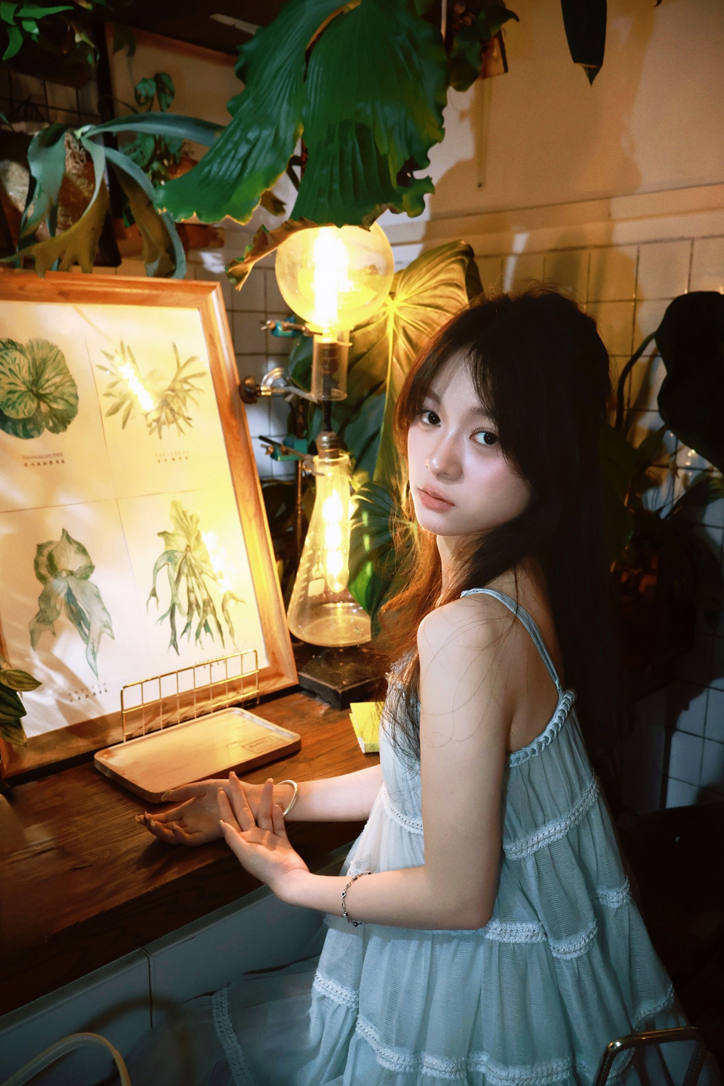 雪雪2233 – 《咖啡馆随拍》[21P]