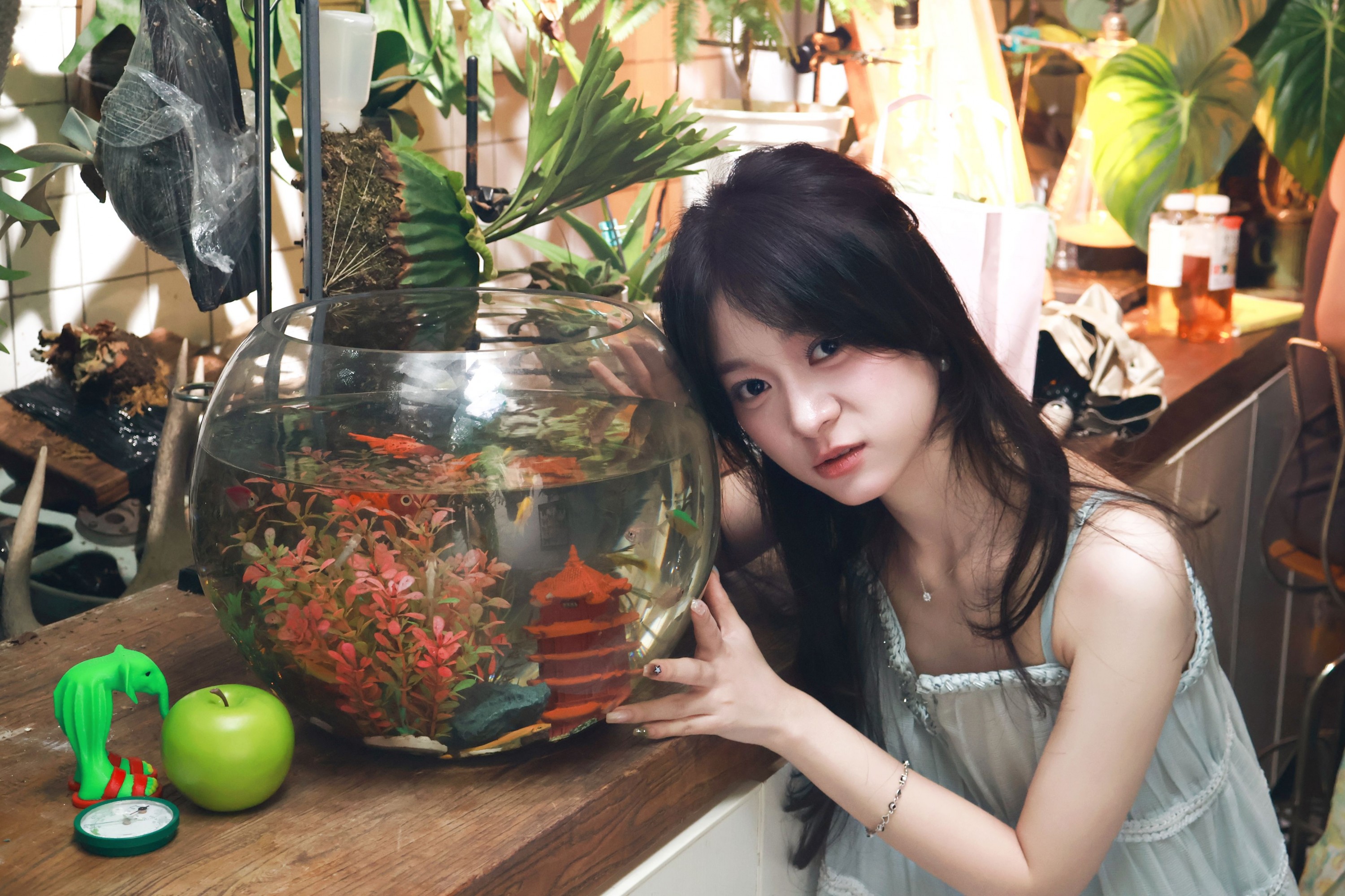 雪雪2233 – 《咖啡馆随拍》[21P]