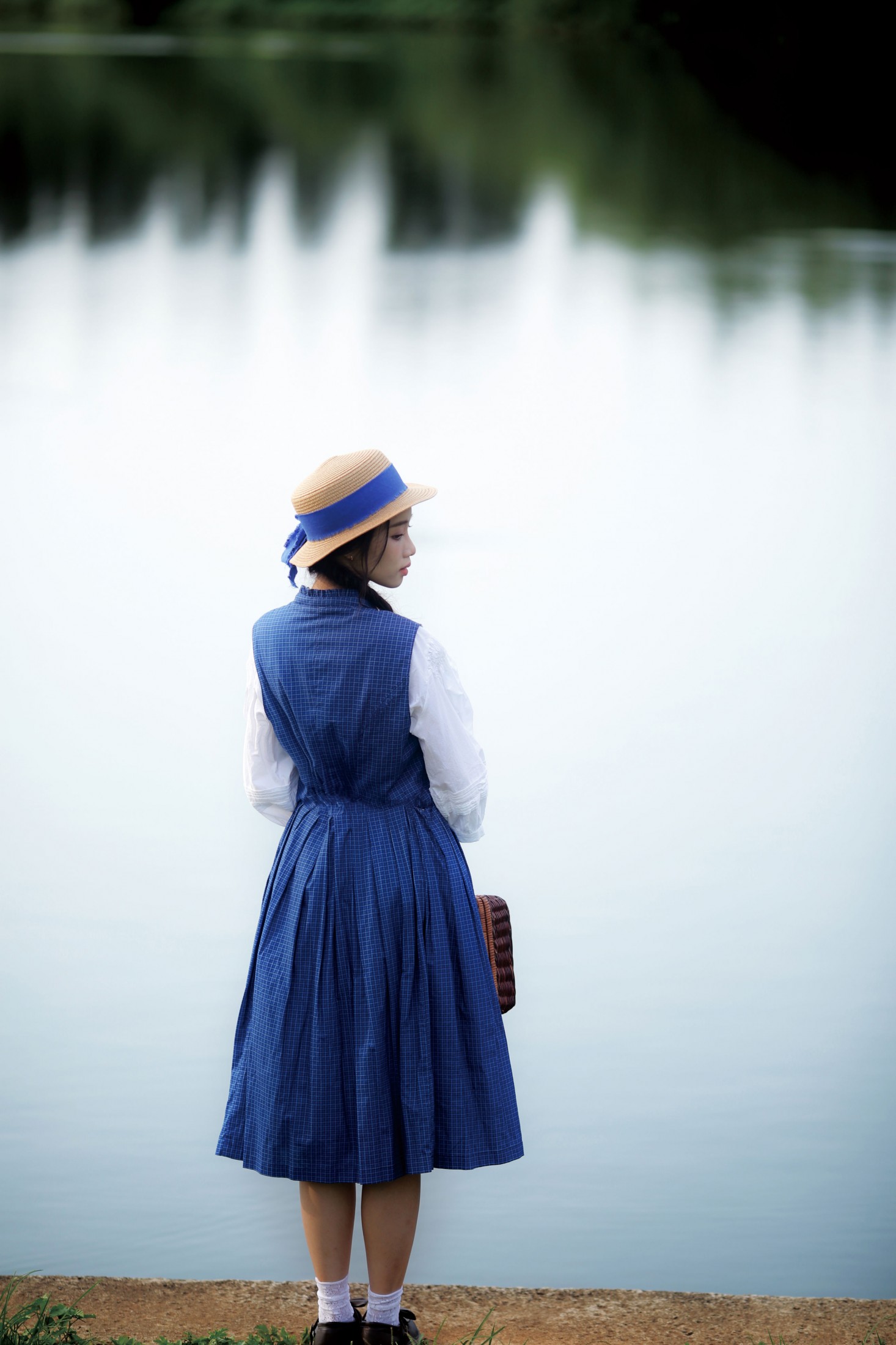 – 《湖边的少女》[16P]