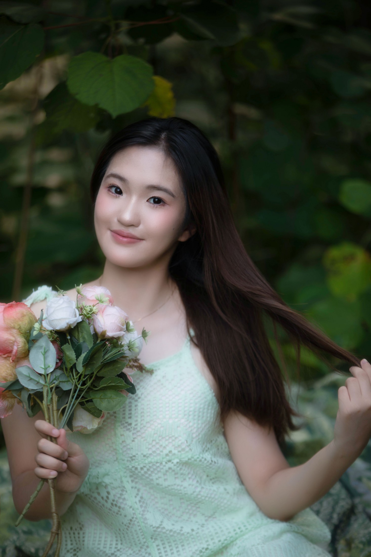 小雅 – 《草地上的少女》[16P]