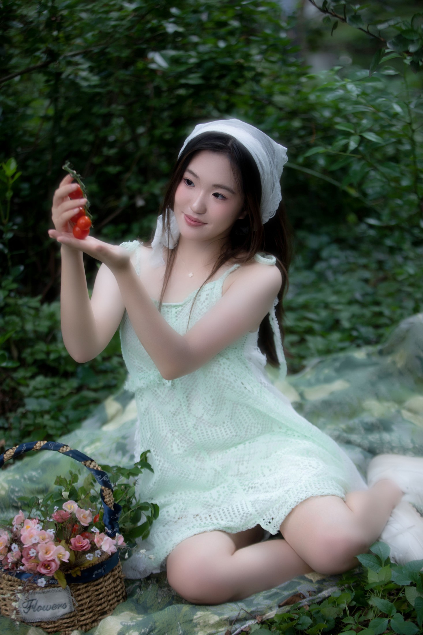 小雅 – 《草地上的少女》[16P]