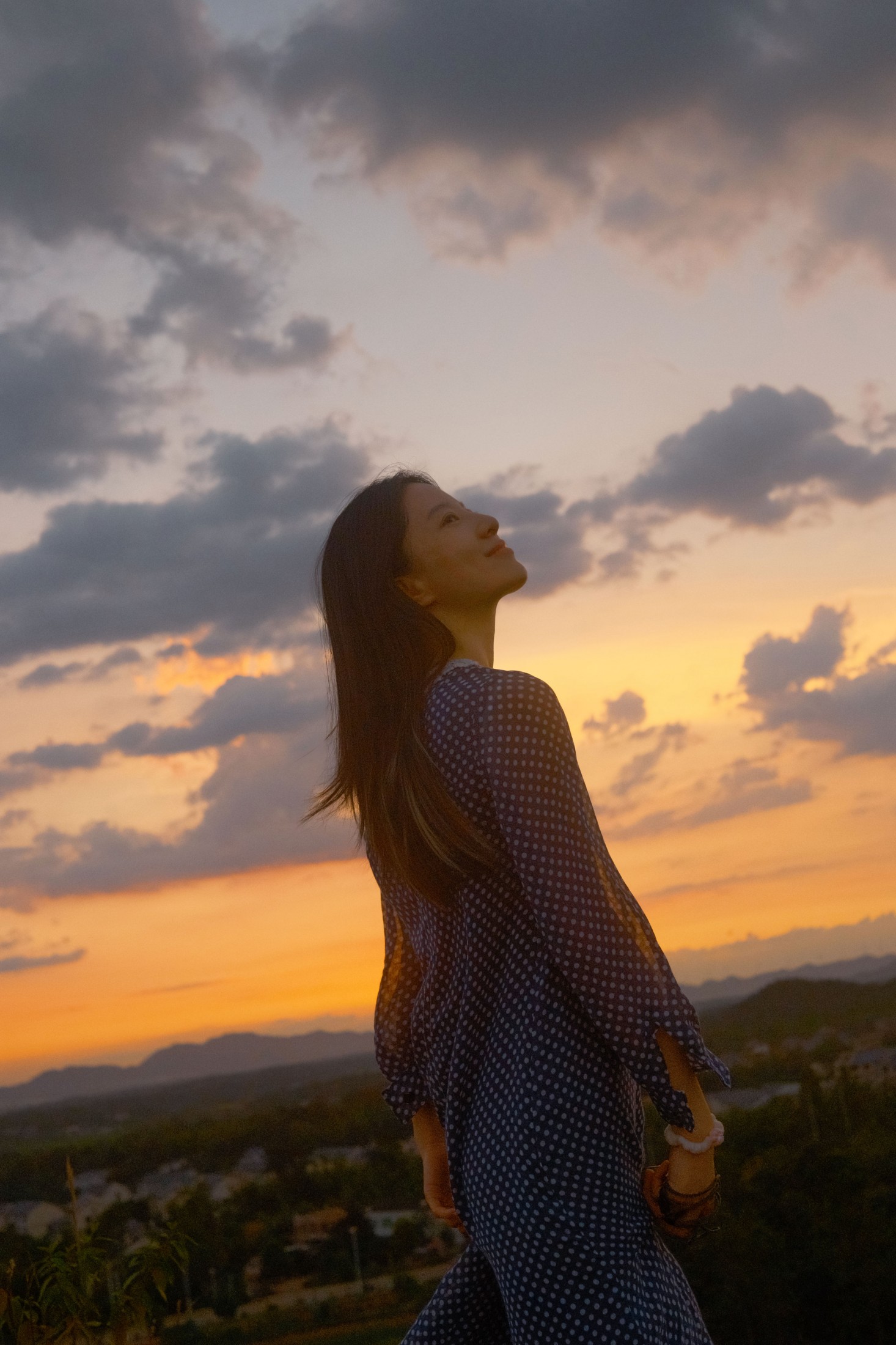 苗苗 – 《暮色寻光》[21P]