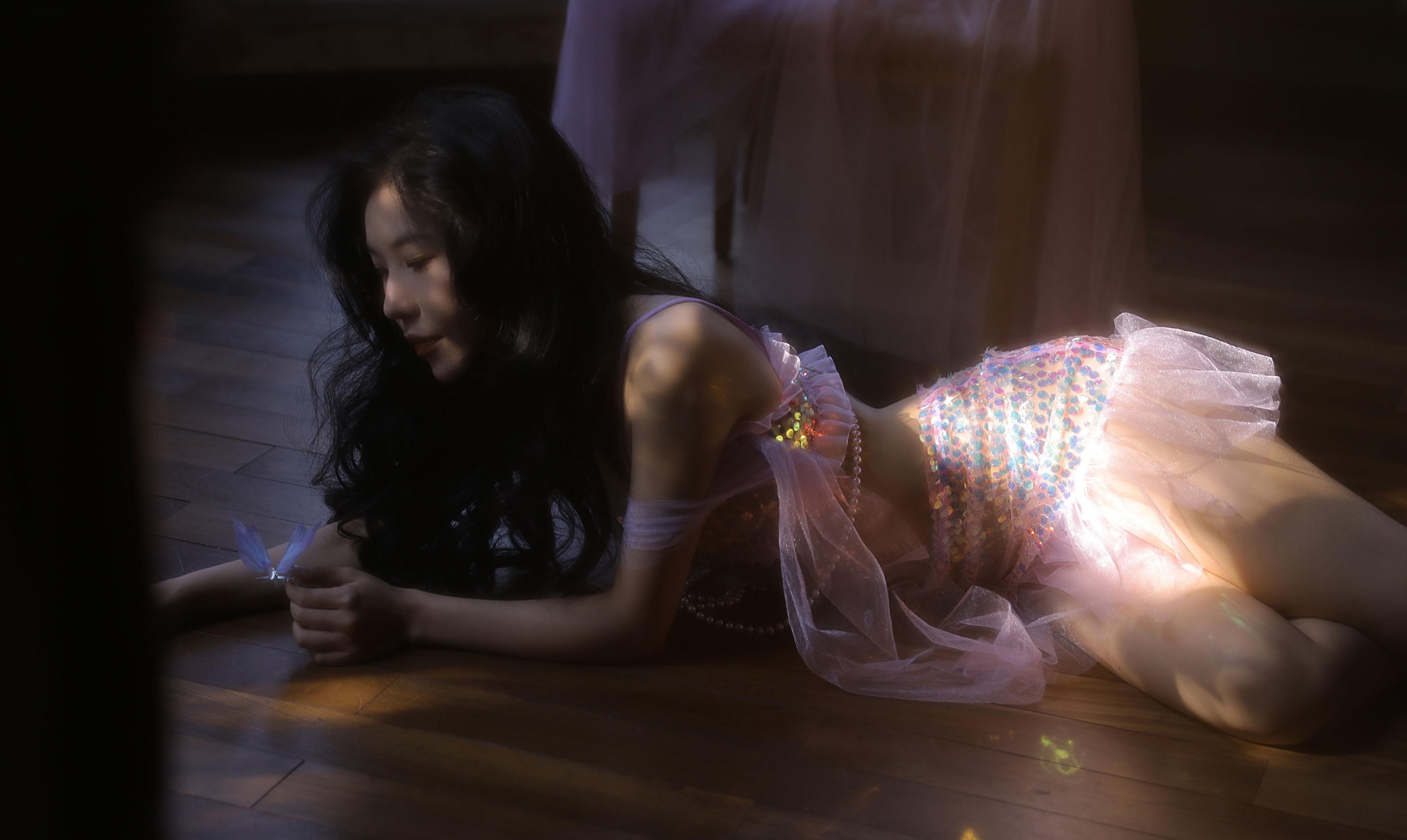 野生模特园子 – 《会发光的紫》[9P]