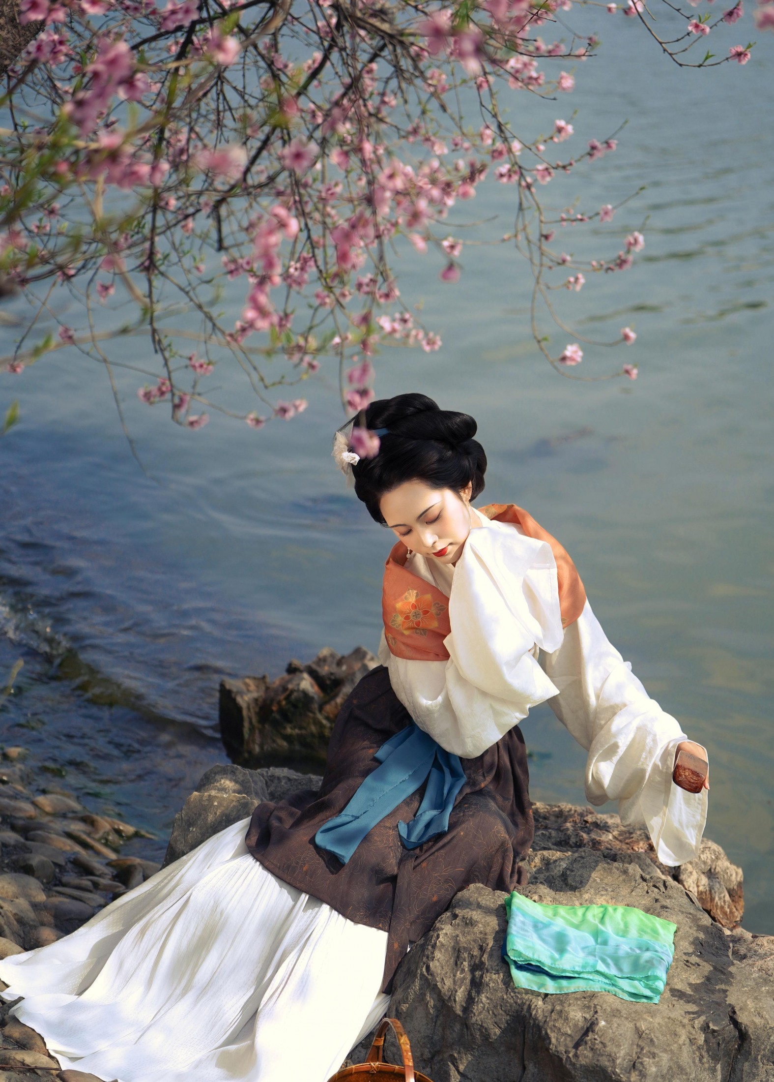 三弦 – 《浣纱弄碧影，自与清波闲》[10P]