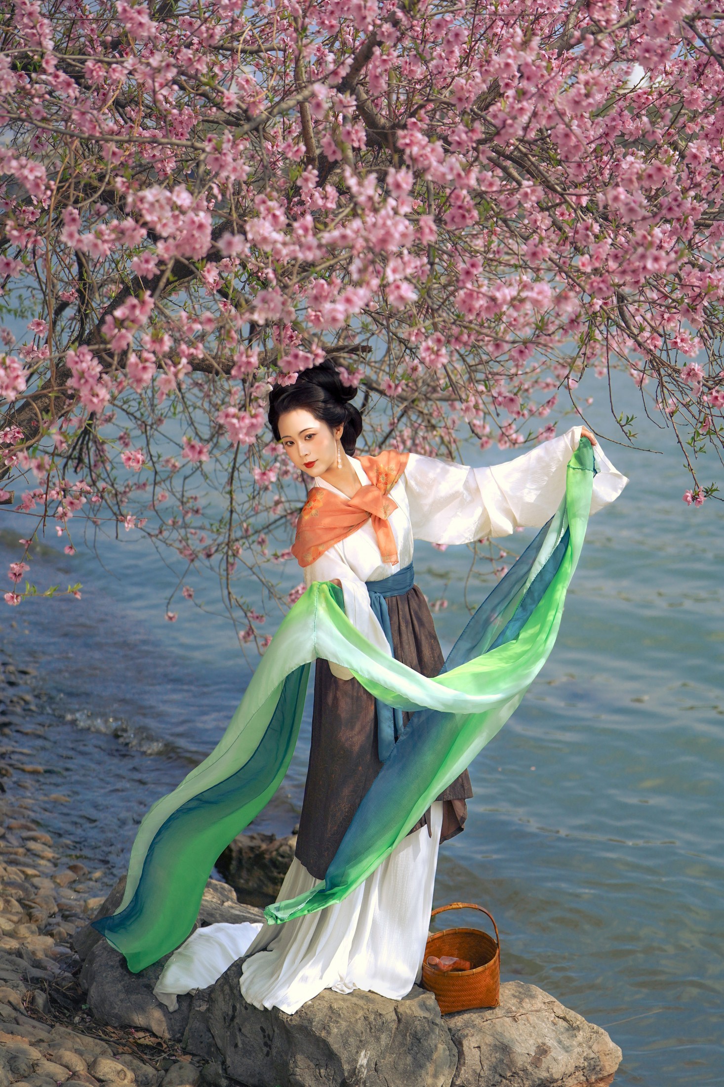 三弦 – 《浣纱弄碧影，自与清波闲》[10P]