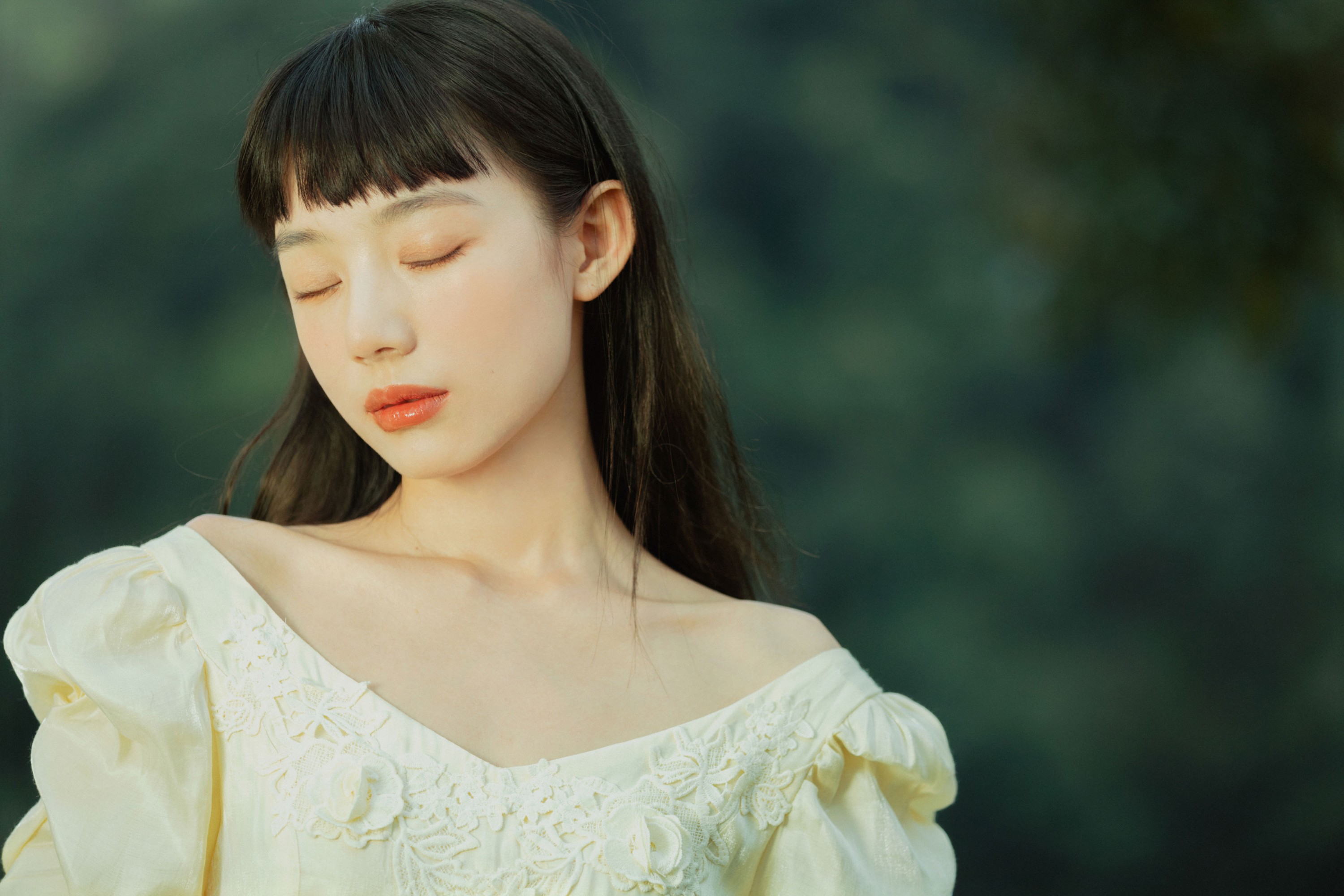 – 《阳光与裙角》[32P]