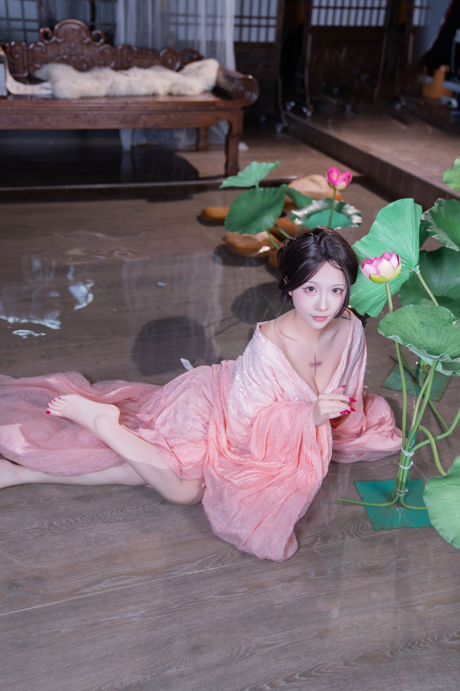 KK好饿 – 《荷韵清欢，粉裳如梦》[53P]